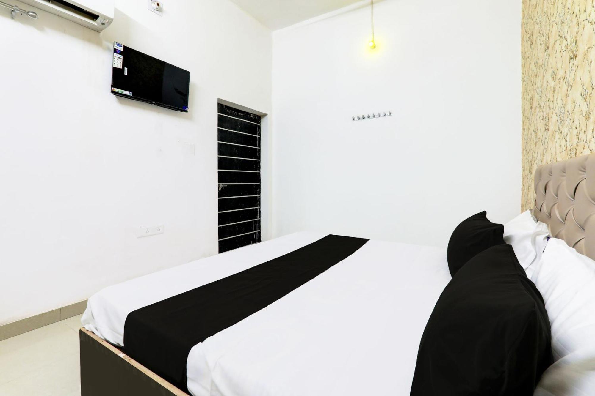 Spot On The Rustic Hotel Varanasi