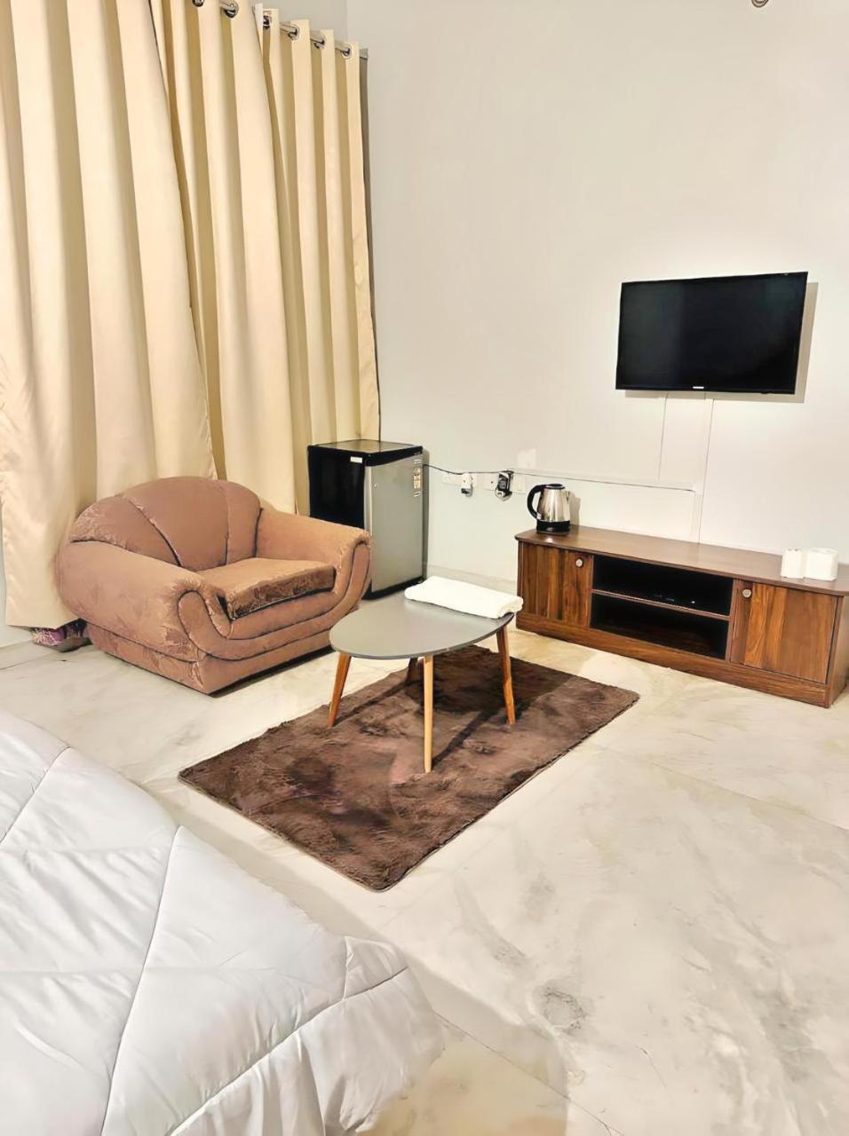 Riya Hotel