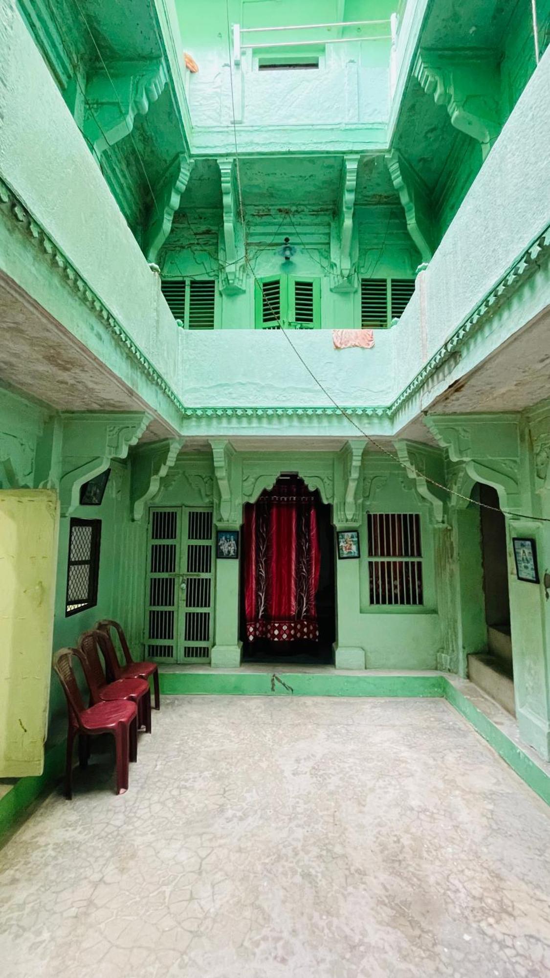 Kapoor Varanasi