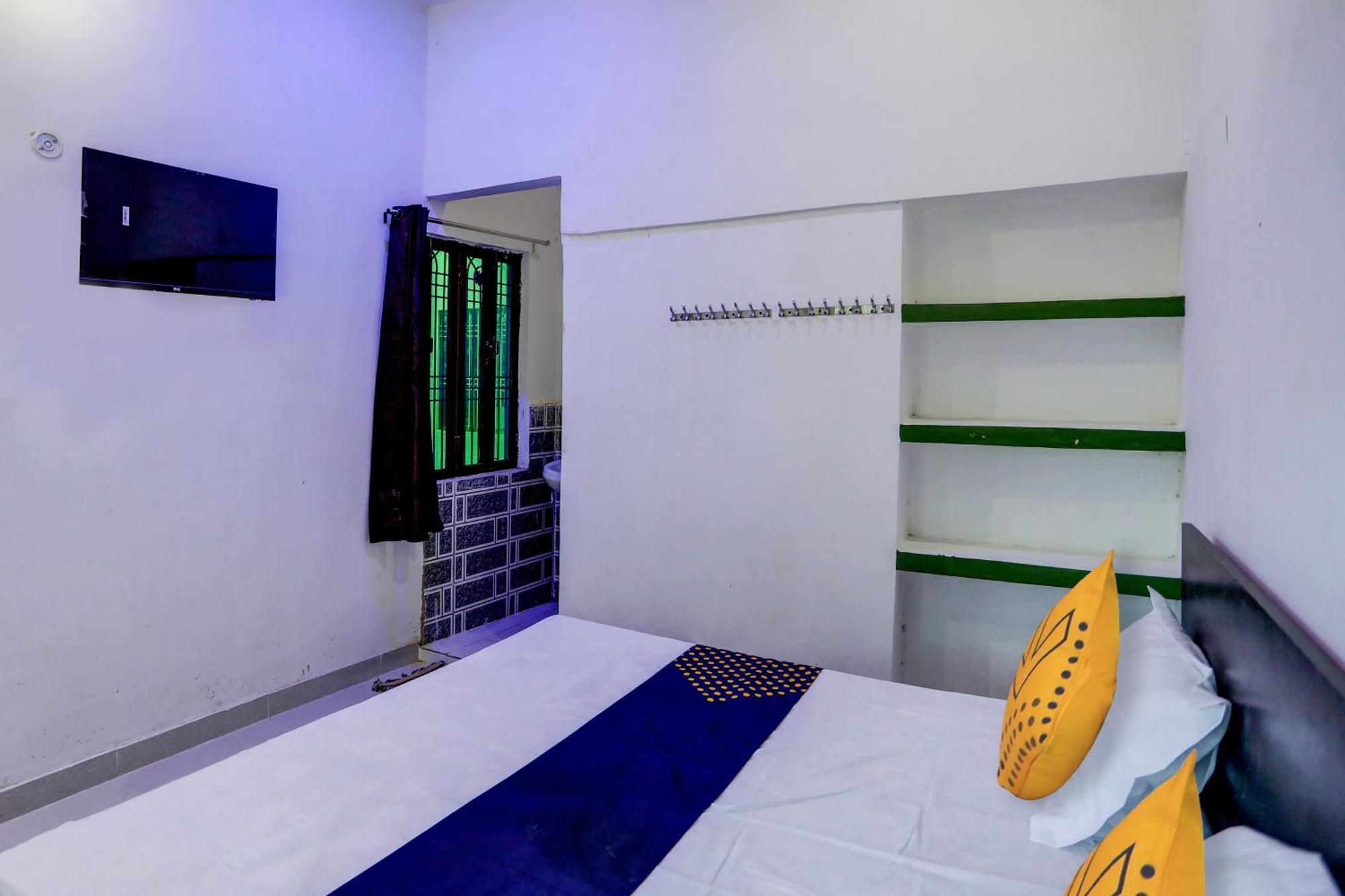 O Buddha Paying Hotel Varanasi