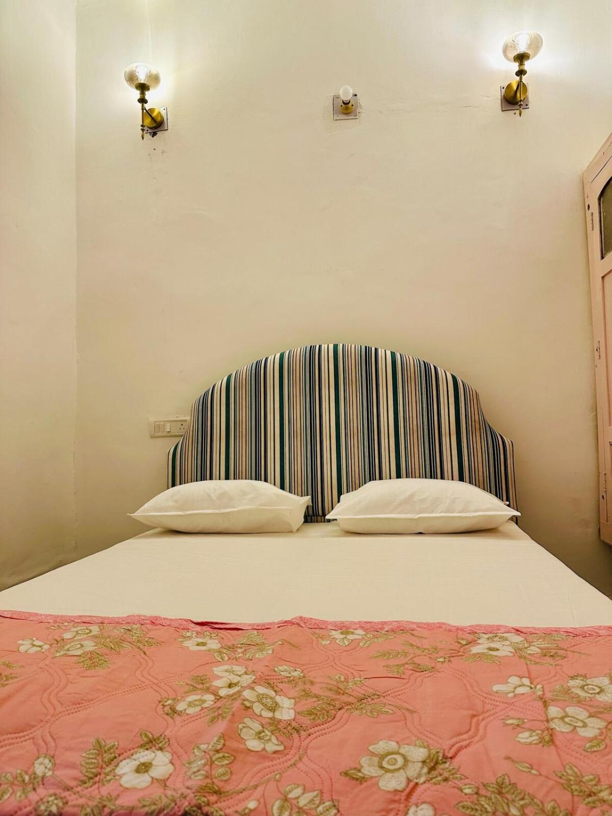 Apartment Kamaree-7bhk Varanasi