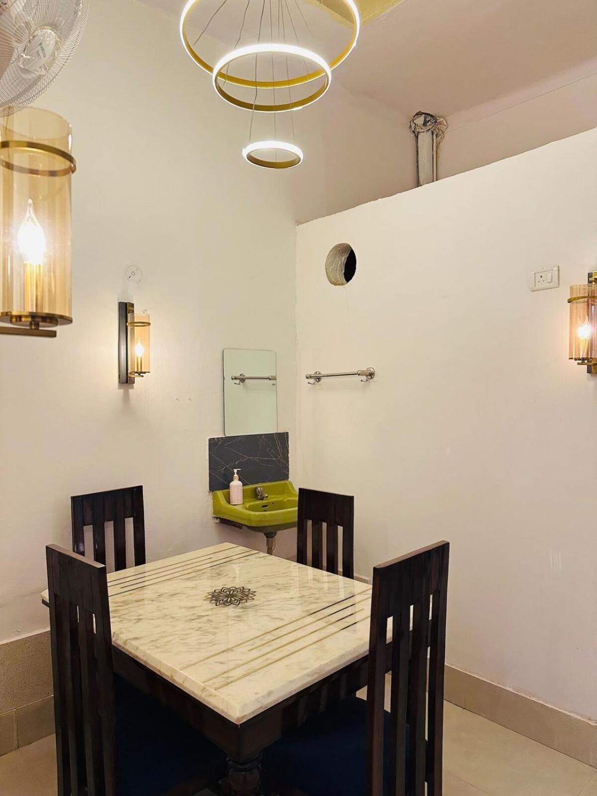 Kamaree-7bhk Apartment