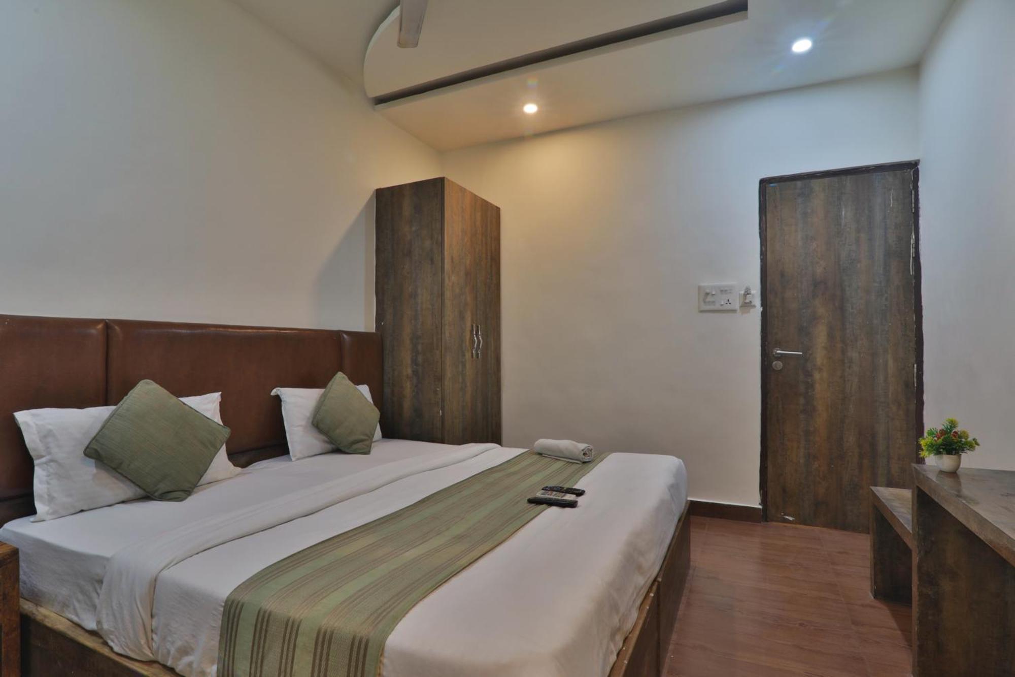 Hotel 4everstay By Janki Luxury & Spacious Family In Varansi 3*