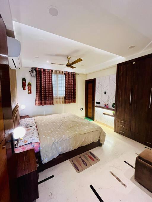 Sriram Sleek Varanasi