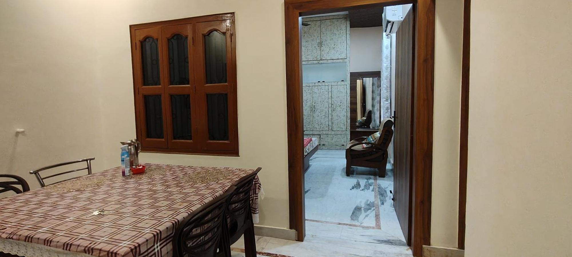 Kashivas - Spacious 2bhk Near Assi Ghat Apartment *