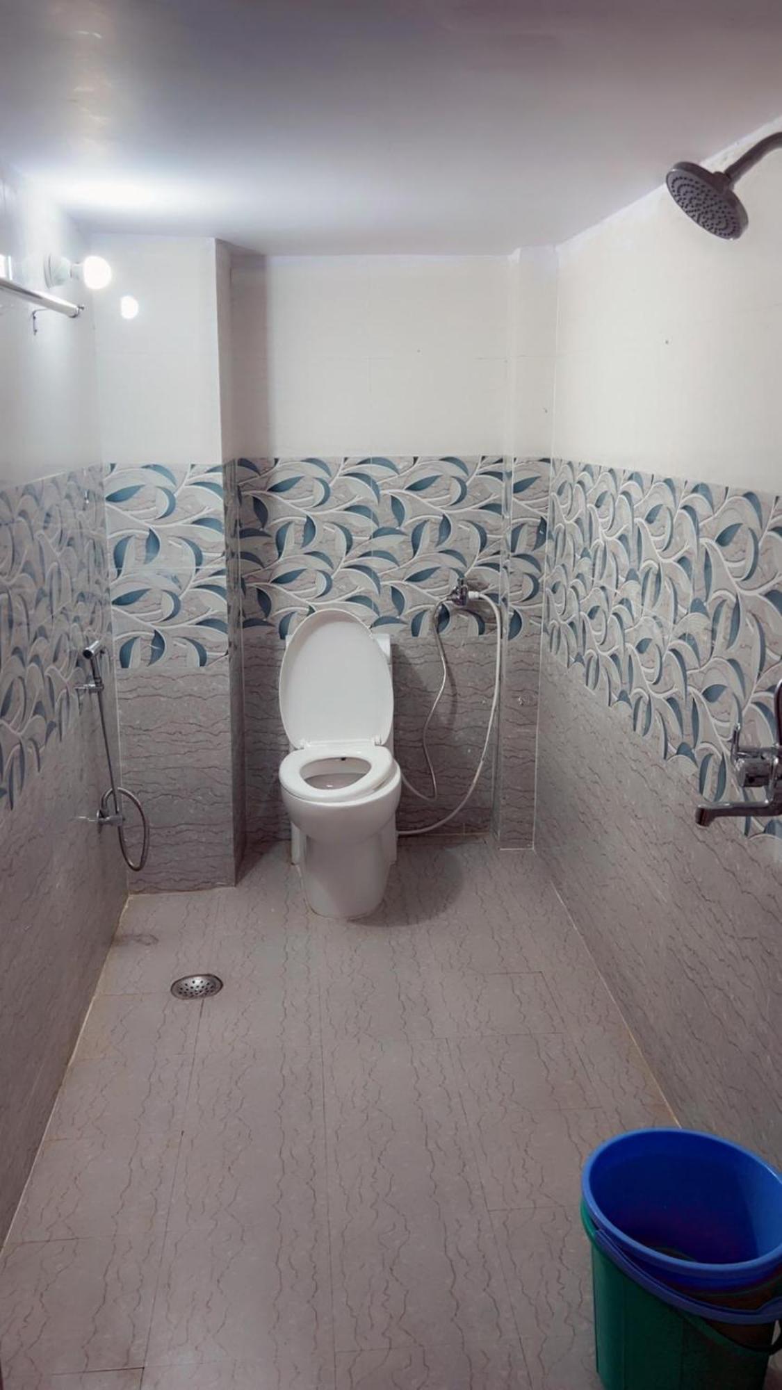Shree Radhe Shyam - Walkable Distance To Sri Kashi Vishwanath Temple And Ganga Aarti Apartment *