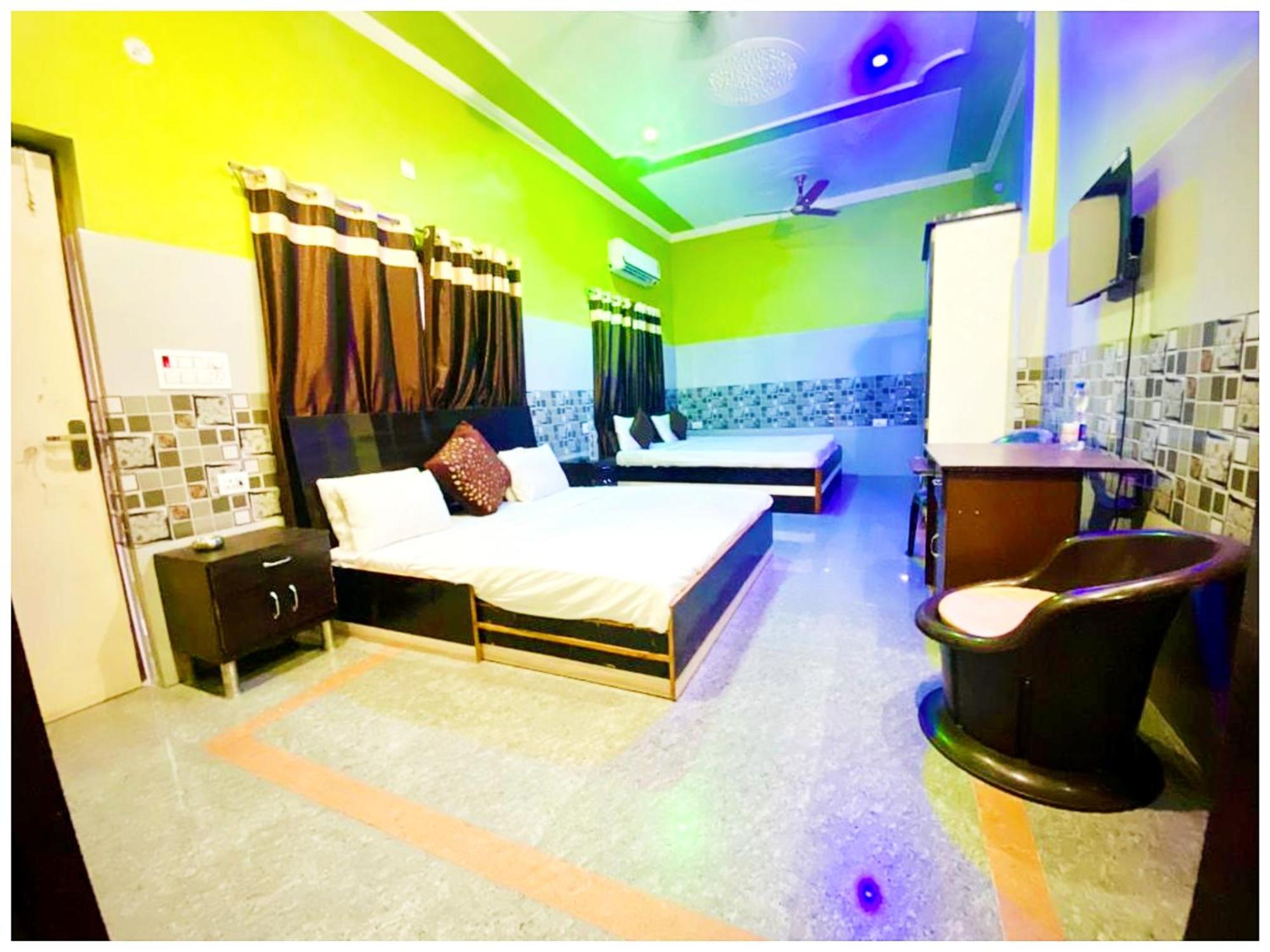 Hotel Abhivadya Gange Near Temple And Park 3*