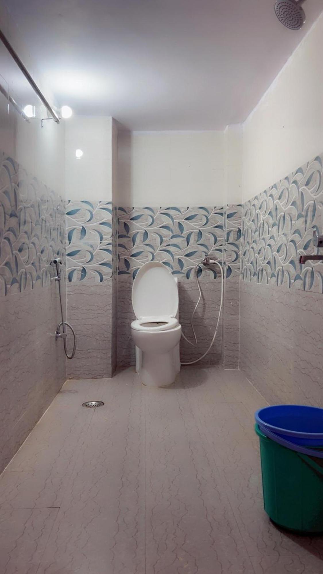 Apartment Shree Radhe Shyam - Walkable Distance To Sri Kashi Vishwanath Temple And Ganga Aarti Varanasi