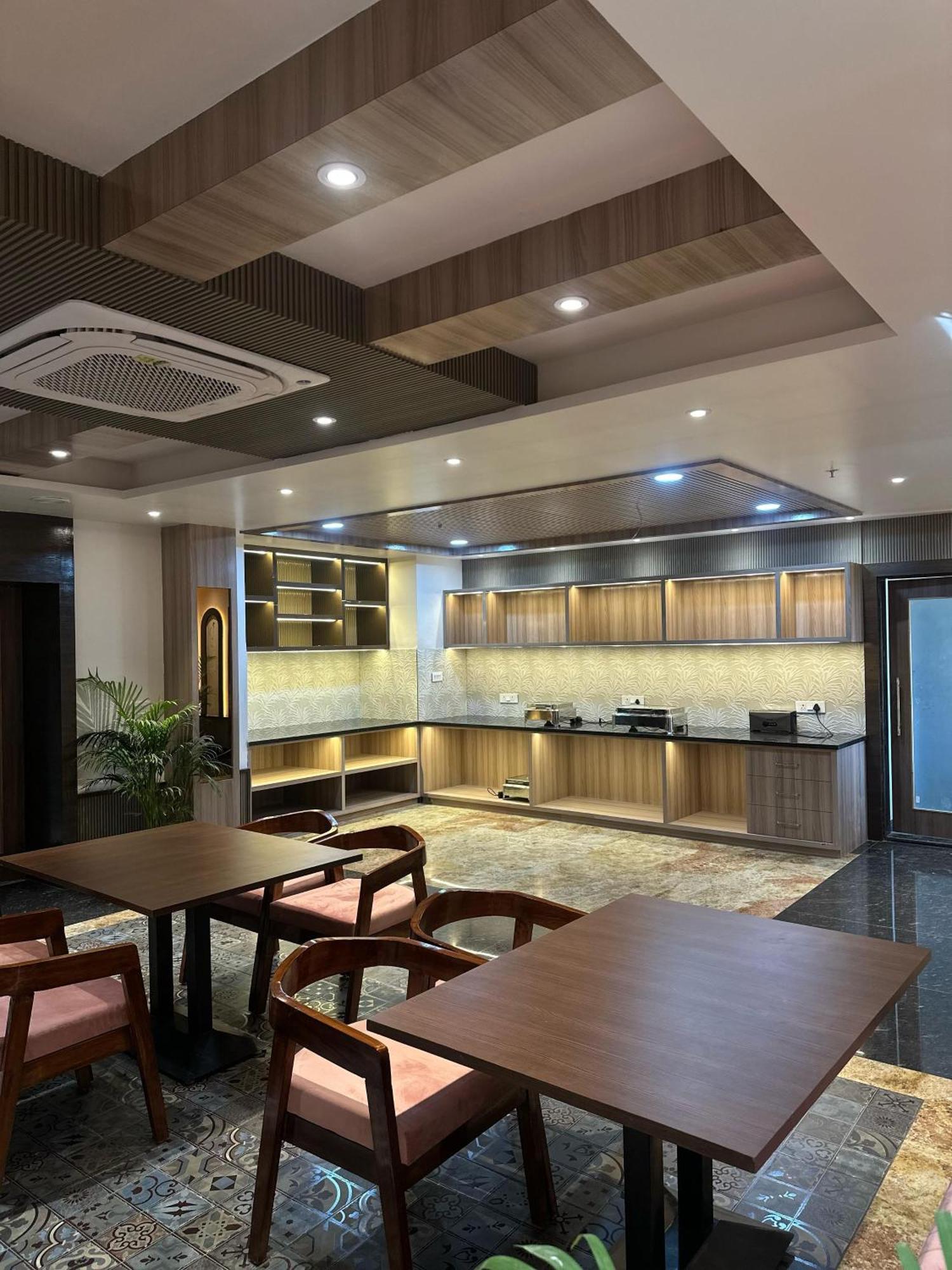 Sainik Grand 3* Varanasi