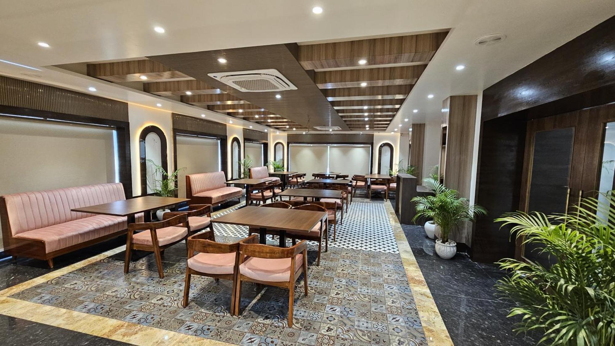 Hotel Sainik Grand 3*