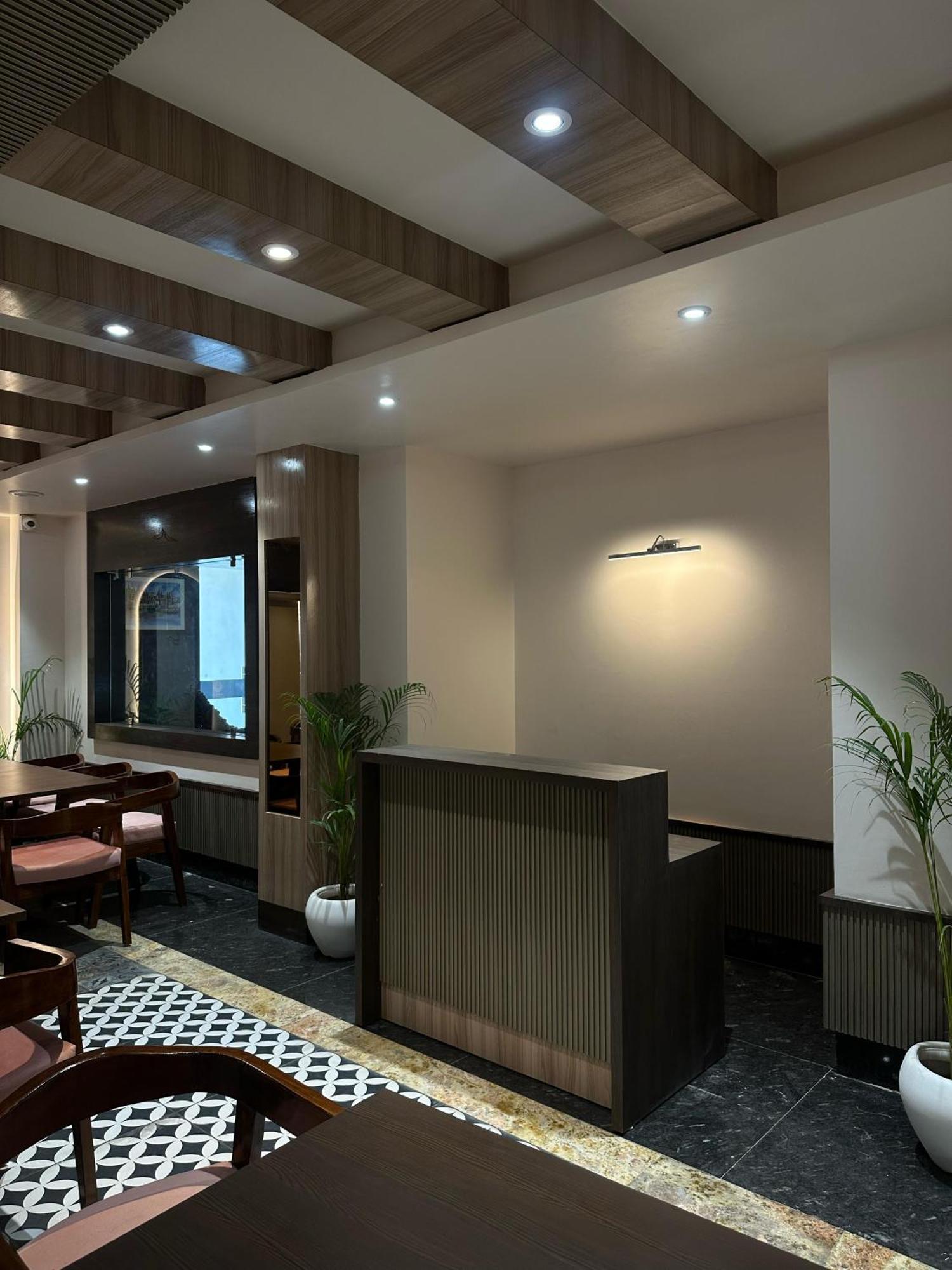 Hotel Sainik Grand Varanasi