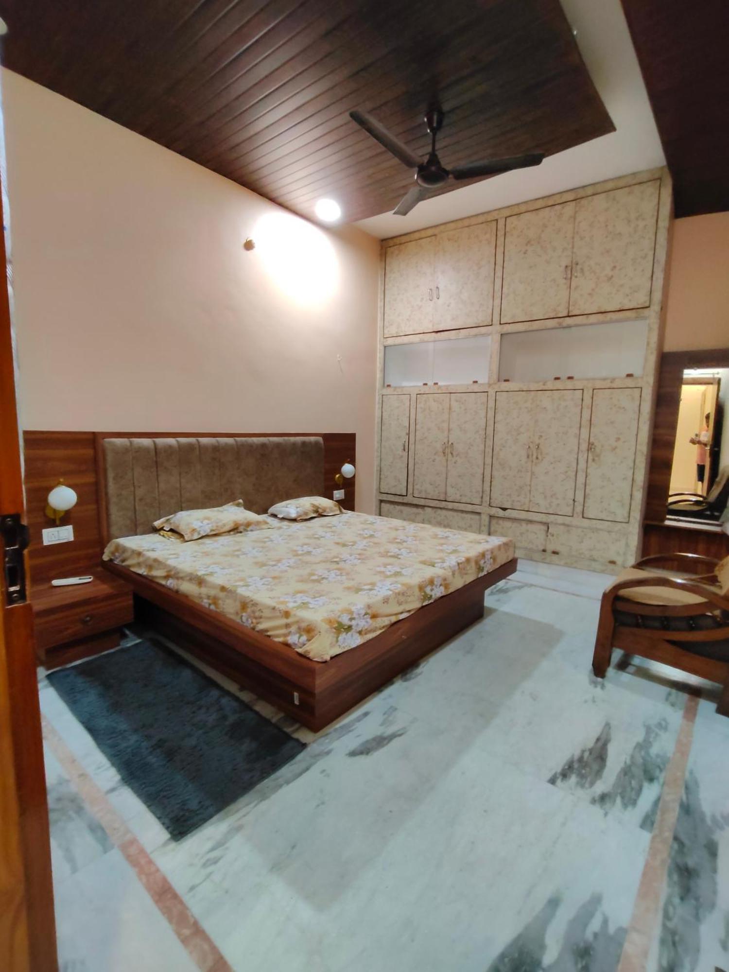 Kashivas - Spacious 2bhk Near Assi Ghat Apartment Varanasi