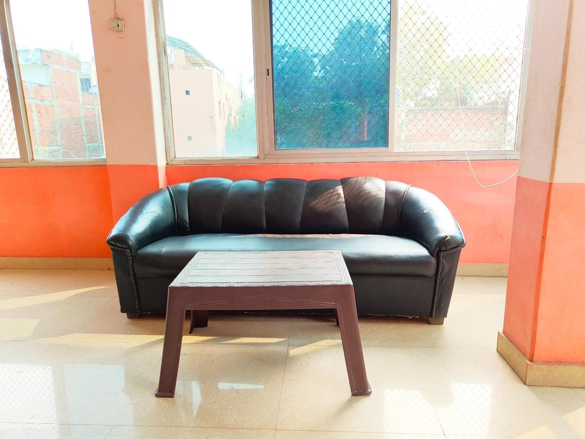 Fully Air-conditioned - Varnasi Paradise Premium Near Kashi Vishwanath Temple - And- Ganga Ghat - #free Parking #wifi Facilities #room Service - #fully Air Conditioning #prime Location - Seller In Hotel