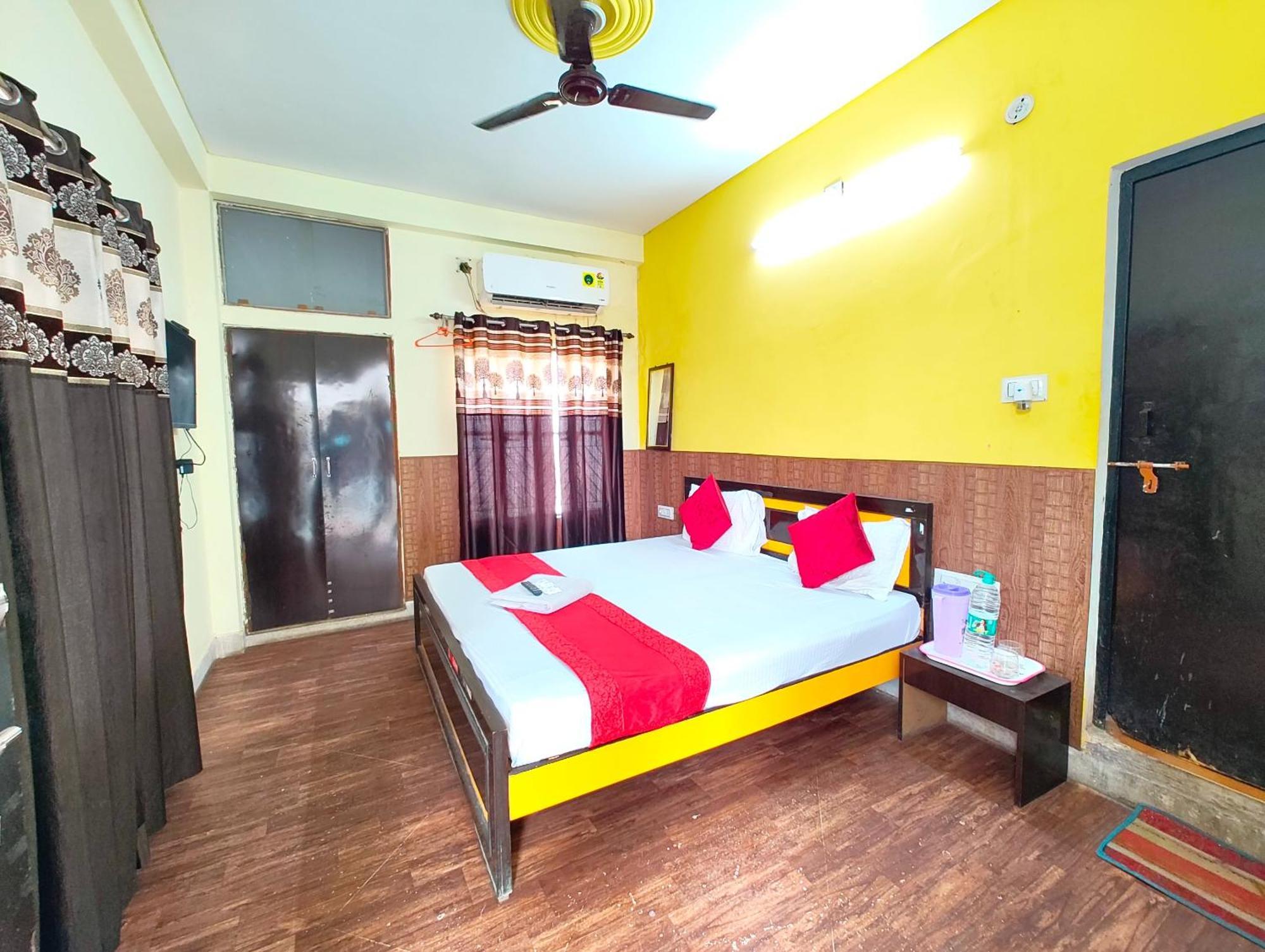 Fully Air-conditioned - Varnasi Paradise Premium Near Kashi Vishwanath Temple - And- Ganga Ghat - #free Parking #wifi Facilities #room Service - #fully Air Conditioning #prime Location - Seller In 3*