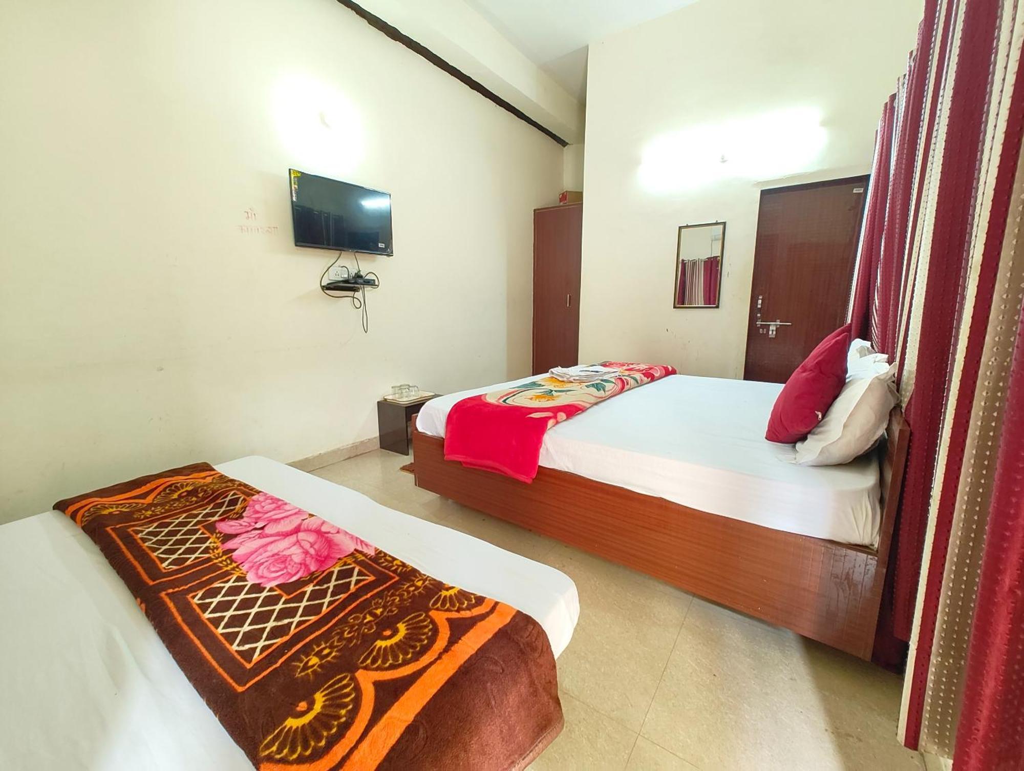 Fully Air-conditioned - Varnasi Paradise Premium Near Kashi Vishwanath Temple - And- Ganga Ghat - #free Parking #wifi Facilities #room Service - #fully Air Conditioning #prime Location - Seller In 3* Varanasi