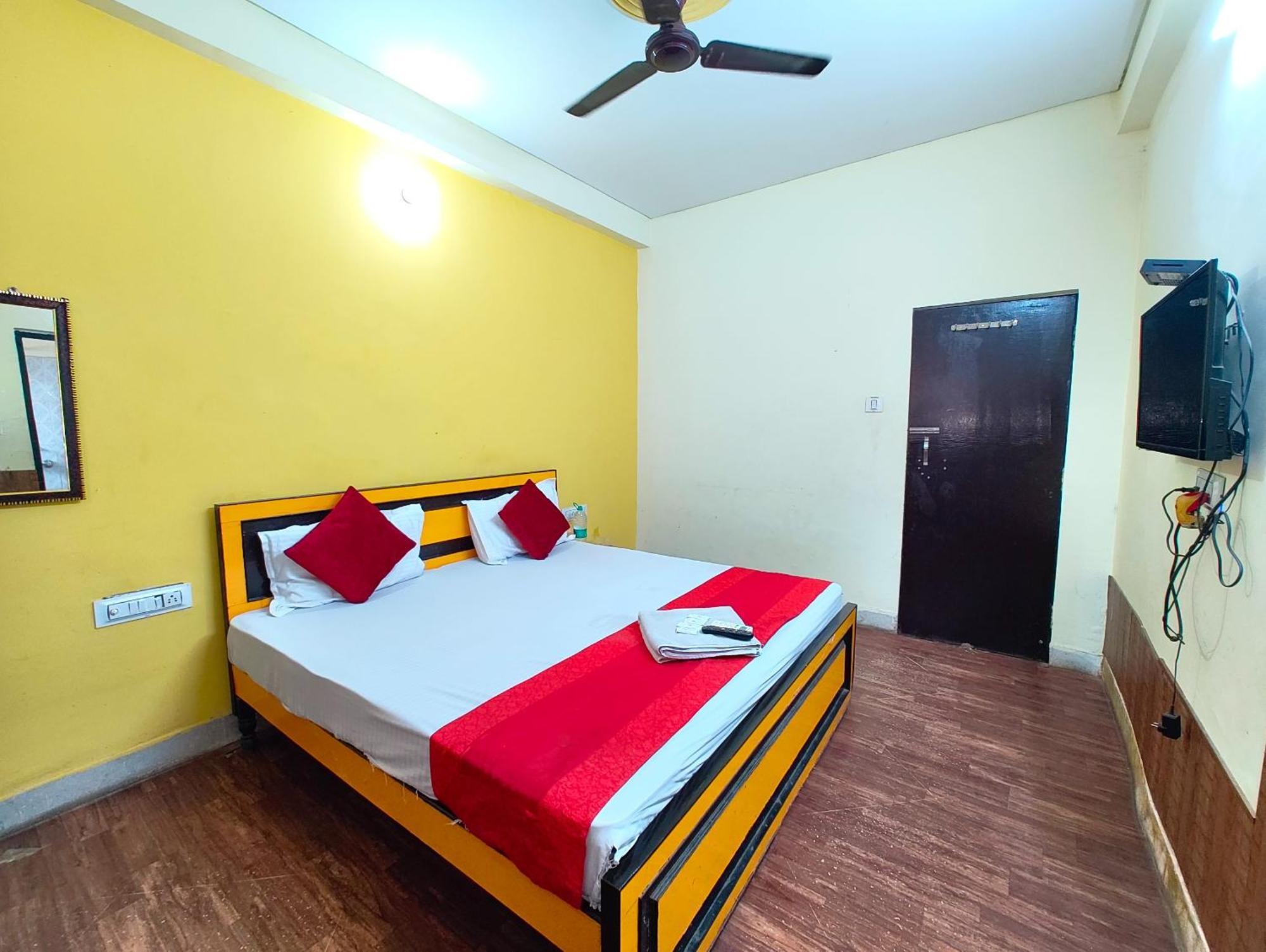 Hotel Fully Air-conditioned - Varnasi Paradise Premium Near Kashi Vishwanath Temple - And- Ganga Ghat - #free Parking #wifi Facilities #room Service - #fully Air Conditioning #prime Location - Seller In Varanasi