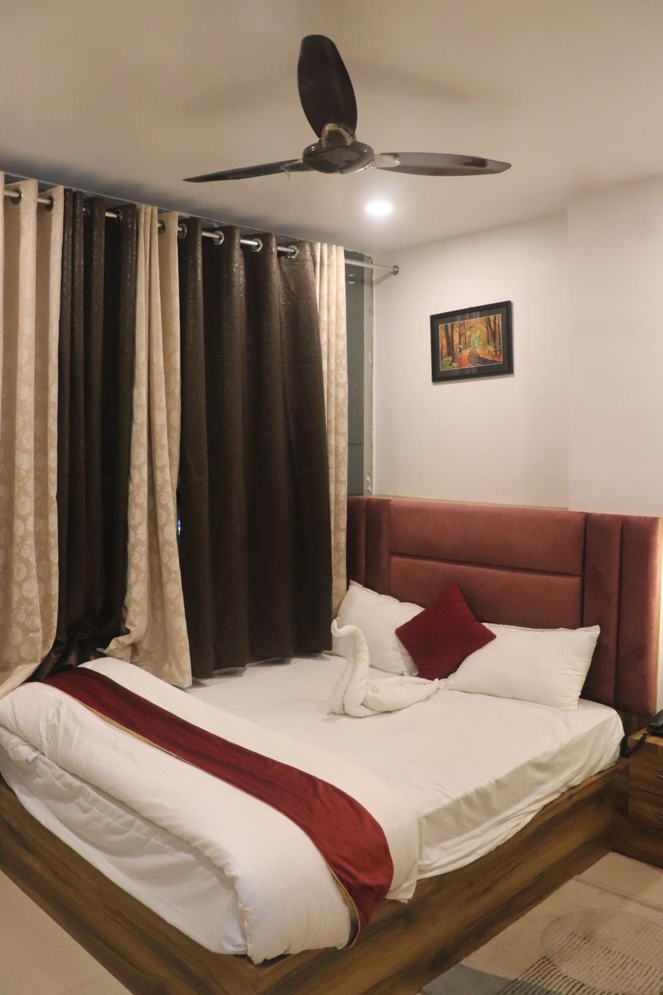 Maurya Pandeypur 3*
