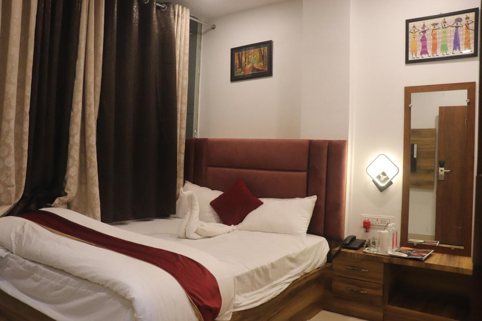 Maurya Pandeypur 3*