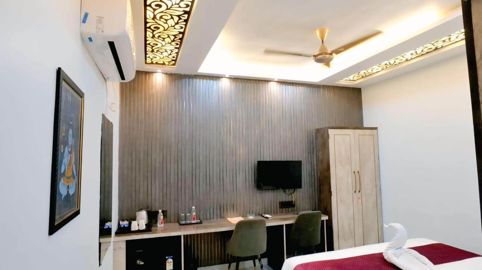 Shivsudhaa Hotel