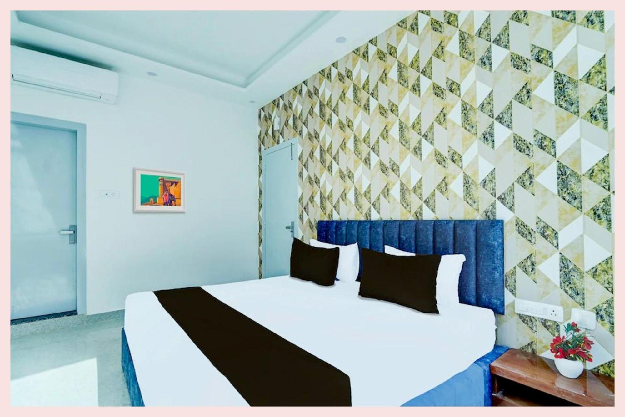 Vinayak # Grand Near Kashi Vishwanath Temple - Fully Air Conditioning - A Rated Four Star Varanasi