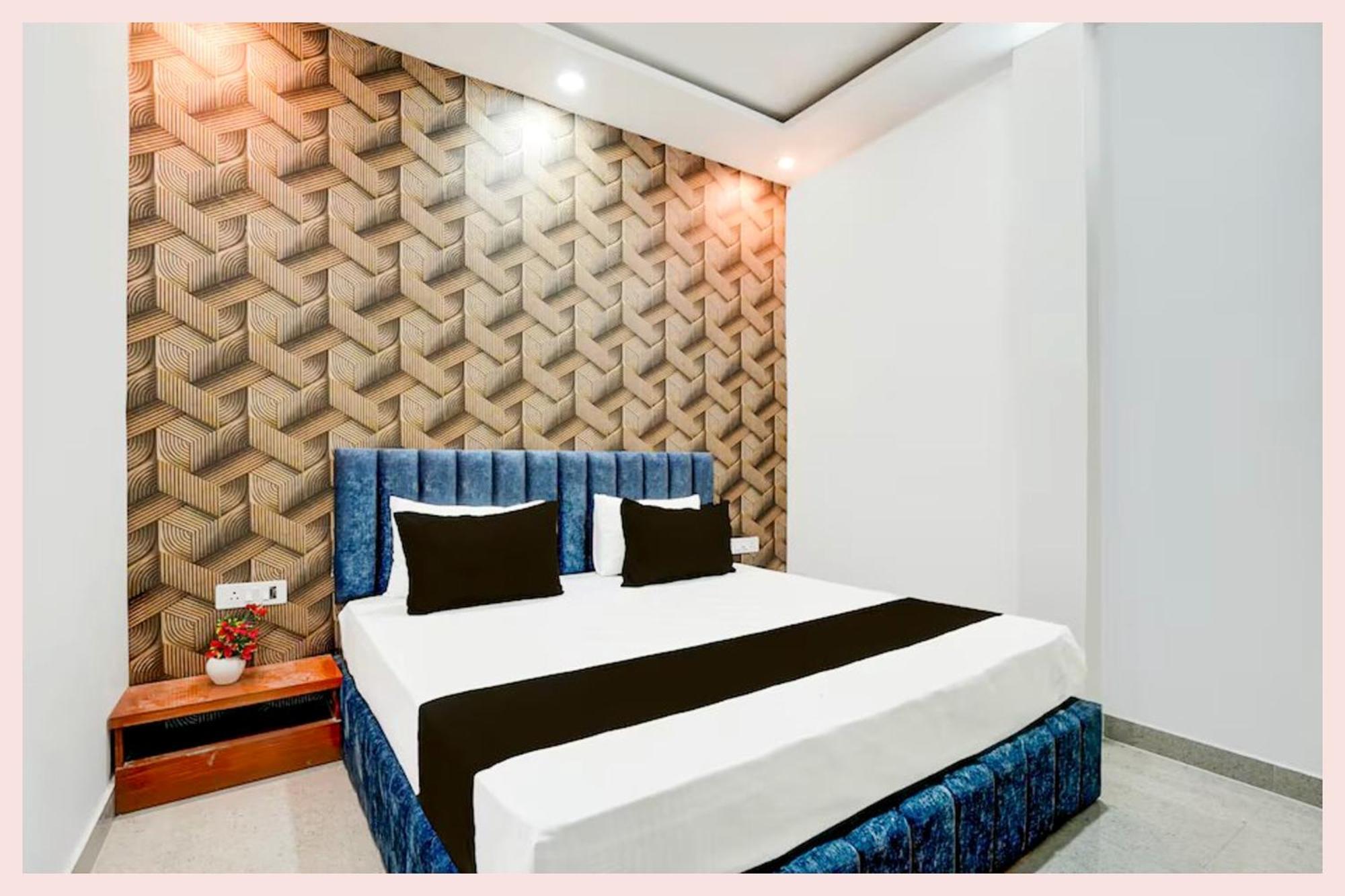 Vinayak # Grand Near Kashi Vishwanath Temple - Fully Air Conditioning - A Rated Four Star Hotel 4*