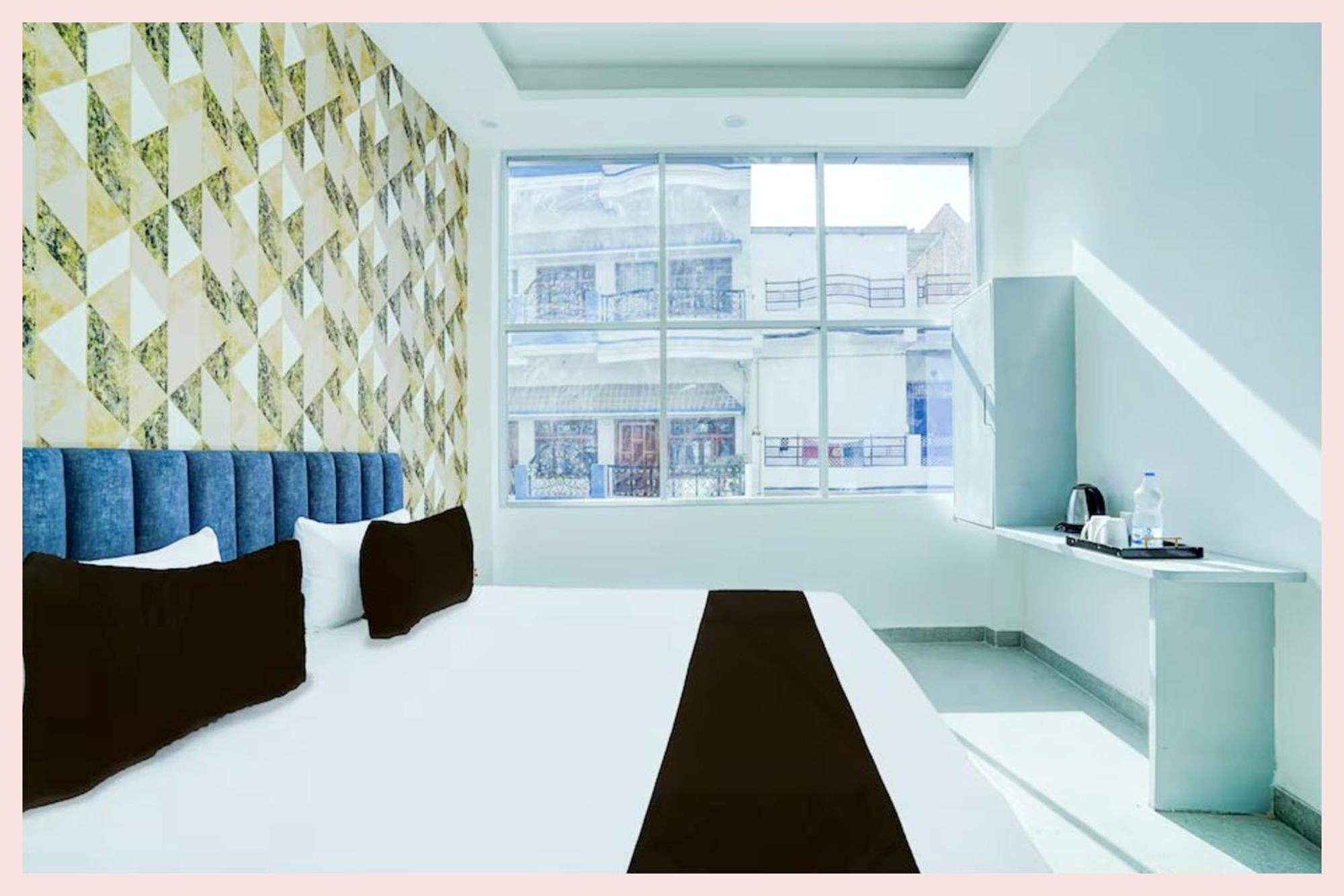 Vinayak # Grand Near Kashi Vishwanath Temple - Fully Air Conditioning - A Rated Four Star Hotel Varanasi