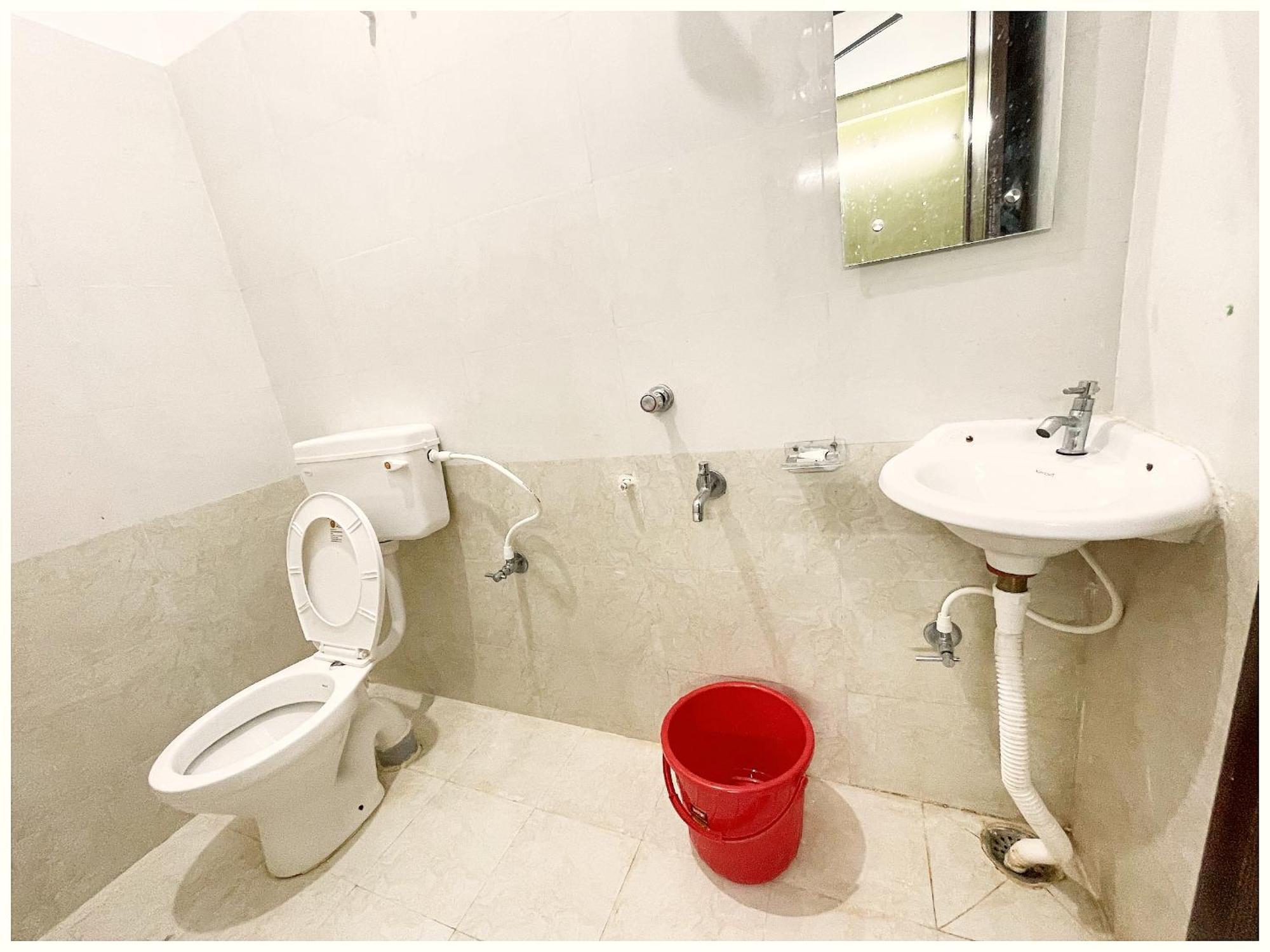 Hotel Mantavya Premium Near Kashi Vishwanath Temple - Lift And Parking Facilities - Air Conditioning - Rated Four Star 4*