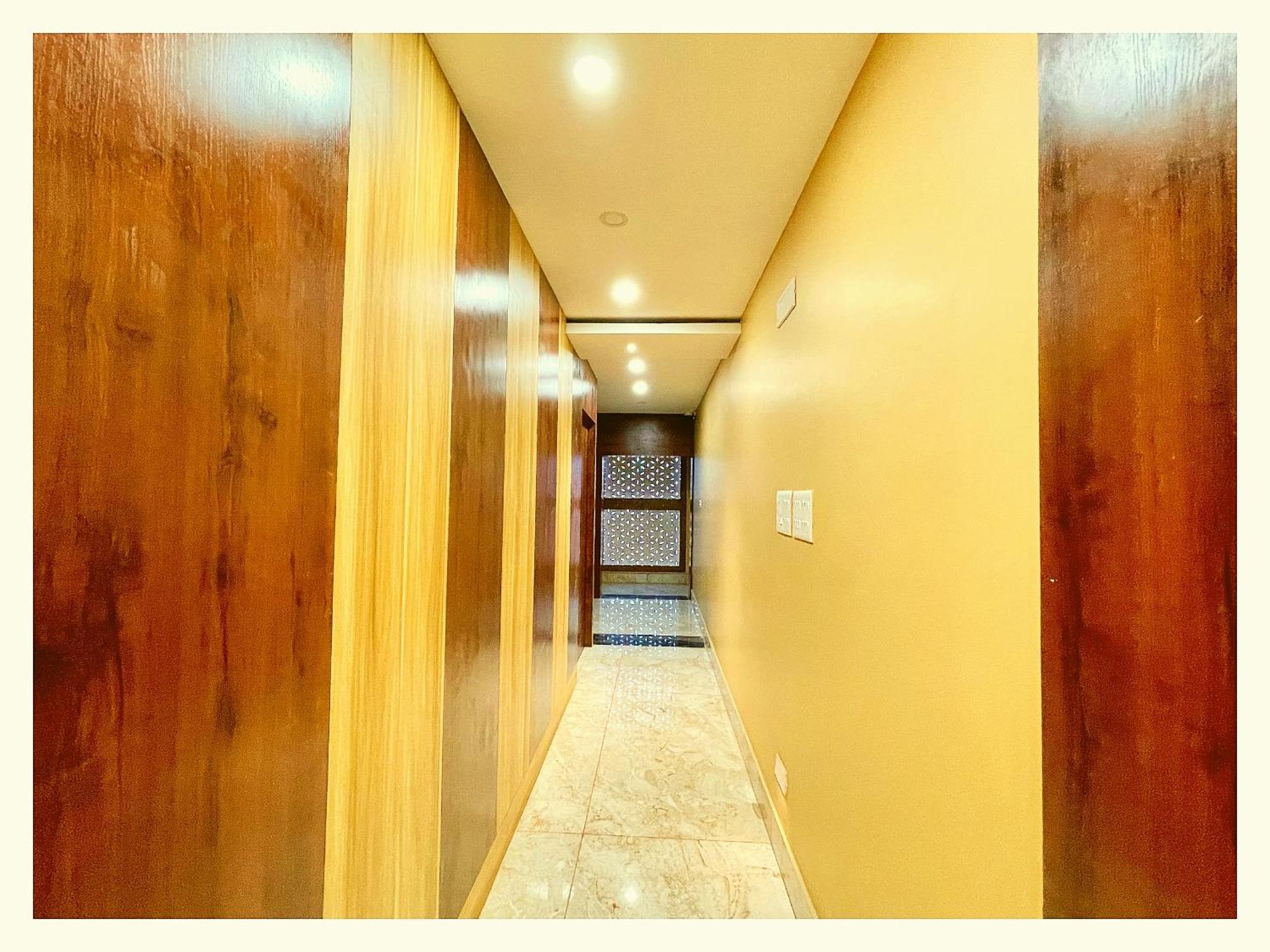 Sunayana # Near Kashi Vishwanath Temple - Free Public Parking And Wifi Facilities - Air Conditioning -