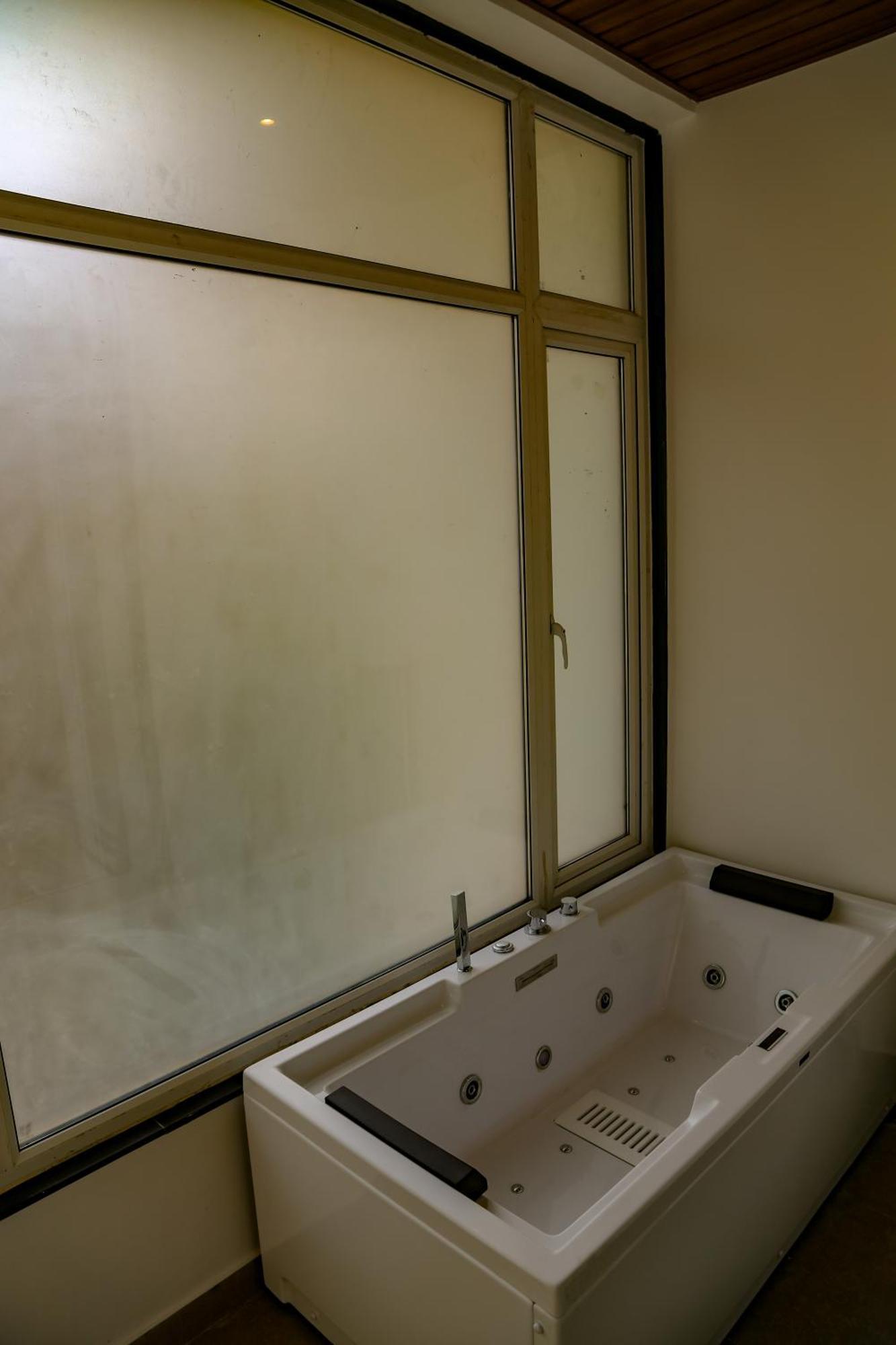 Hotel Four Leaf Arjuna Manor,