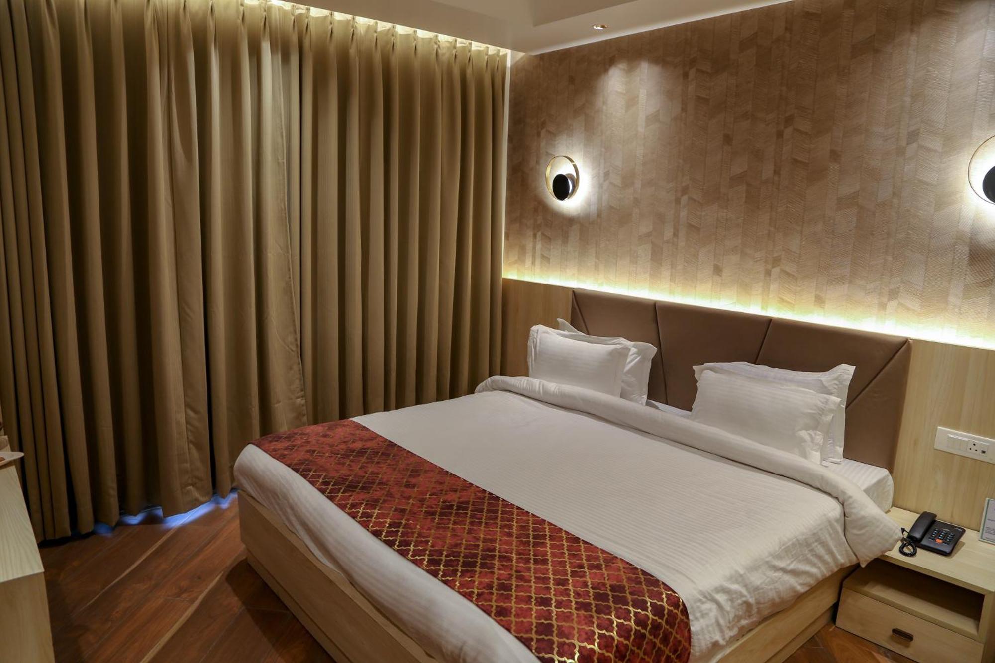 Hotel Four Leaf Arjuna Manor, 4*