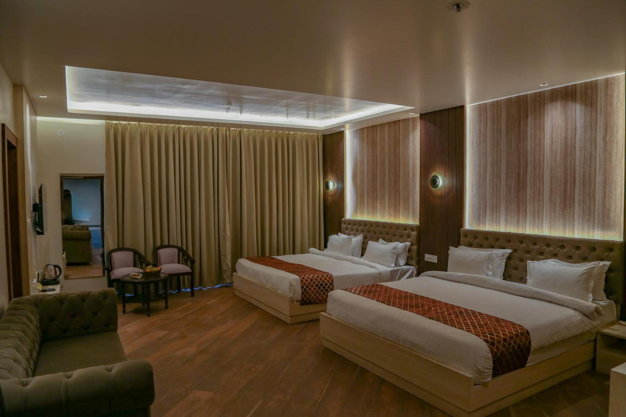 Hotel Four Leaf Arjuna Manor, 4*