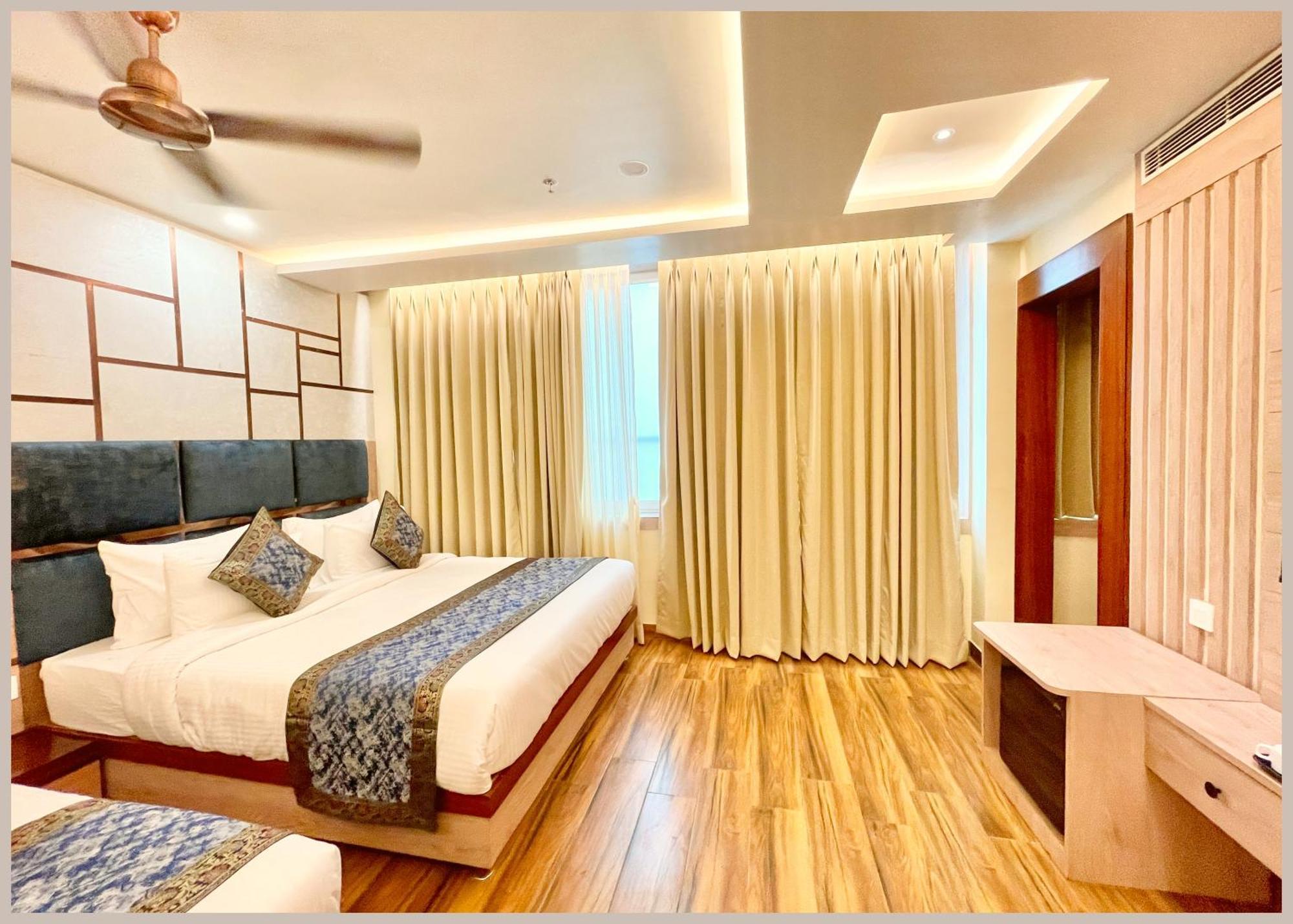 Hotel Mantavya Premium Near Kashi Vishwanath Temple - Lift And Parking Facilities - Air Conditioning - Rated Four Star