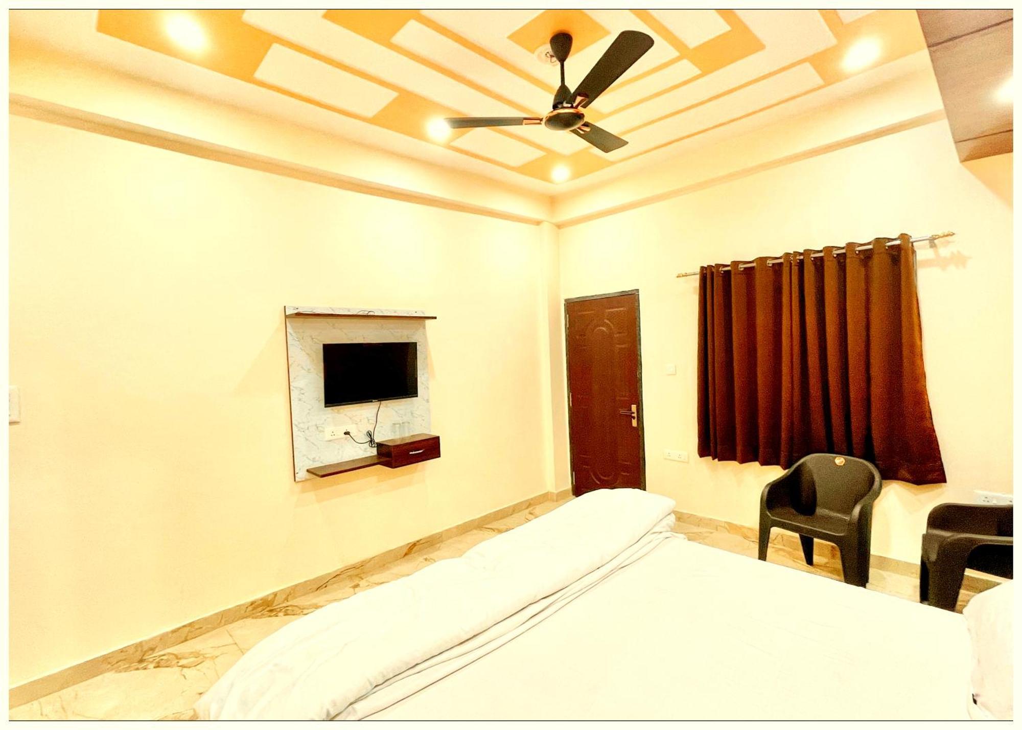 Sunayana # Near Kashi Vishwanath Temple - Free Public Parking And Wifi Facilities - Air Conditioning - Hotel