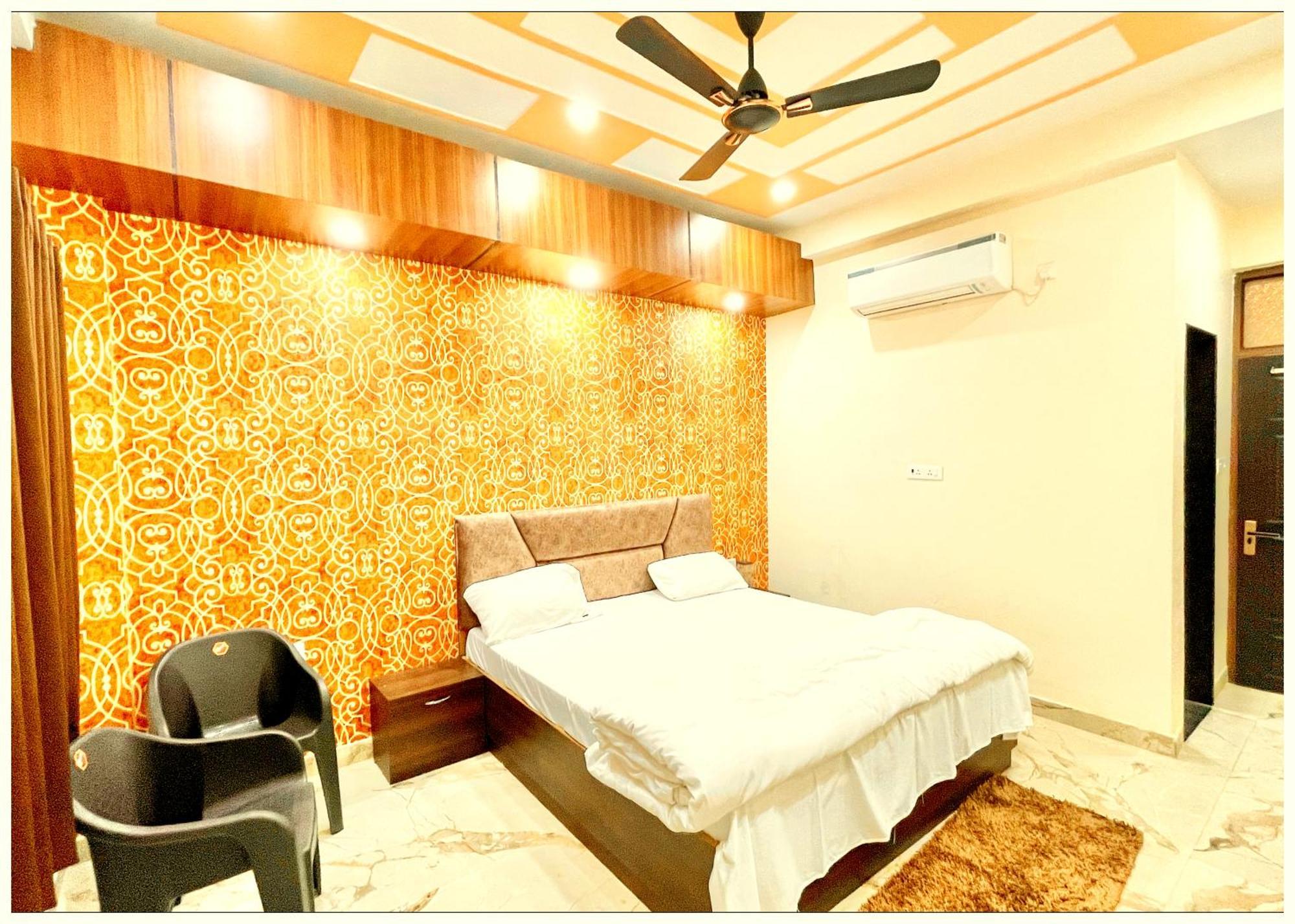 Sunayana # Near Kashi Vishwanath Temple - Free Public Parking And Wifi Facilities - Air Conditioning - Hotel 4*