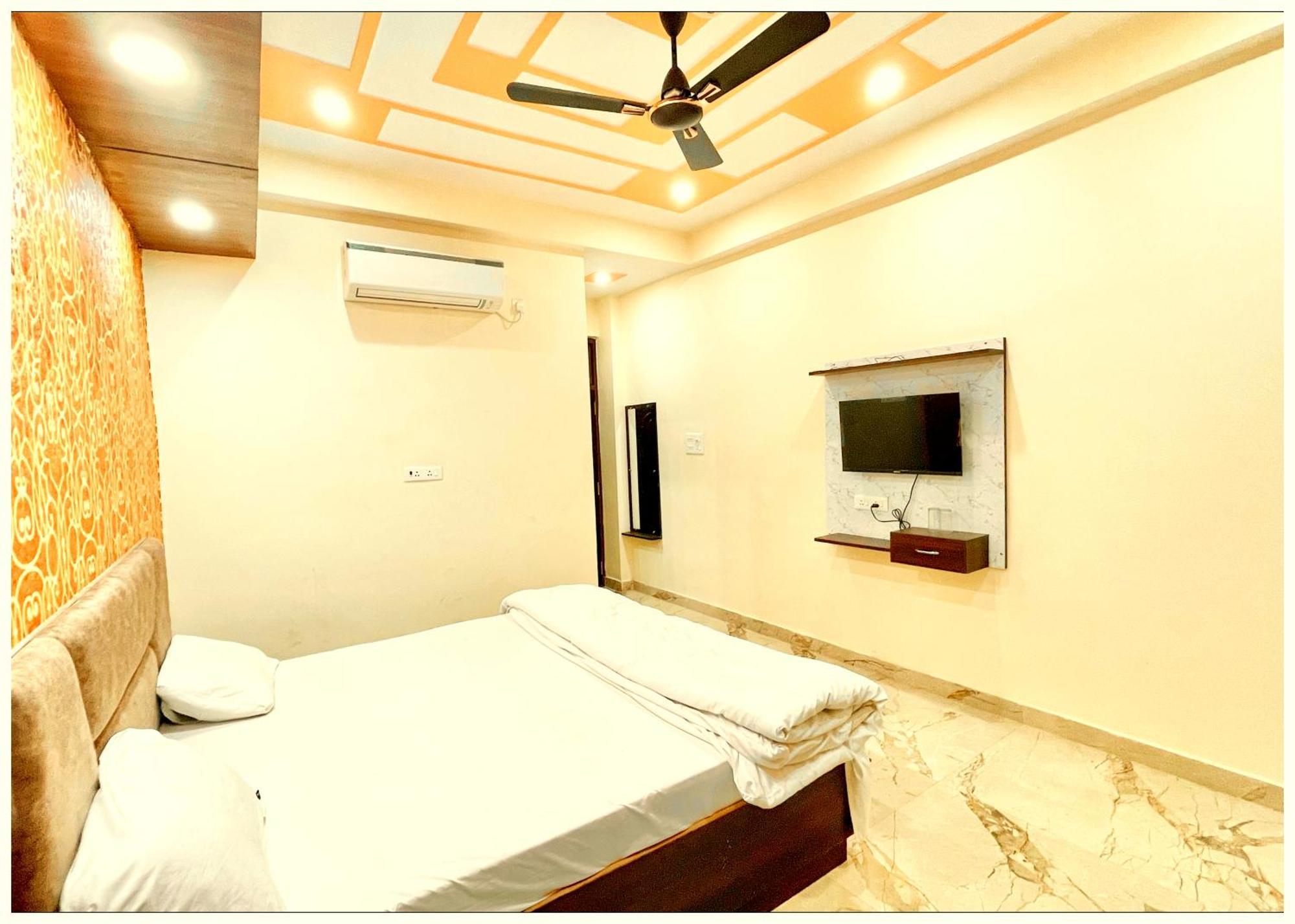 Sunayana # Near Kashi Vishwanath Temple - Free Public Parking And Wifi Facilities - Air Conditioning - 4*