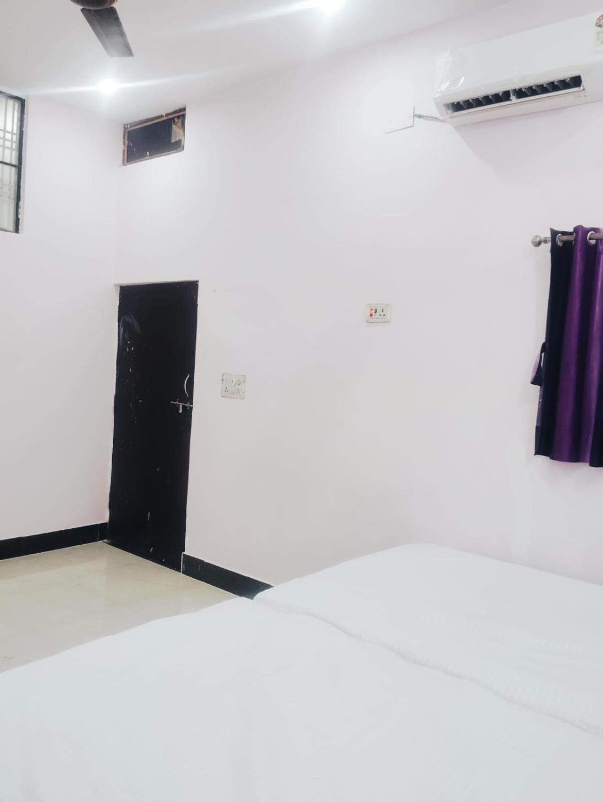 Ramashish Kutir * Varanasi