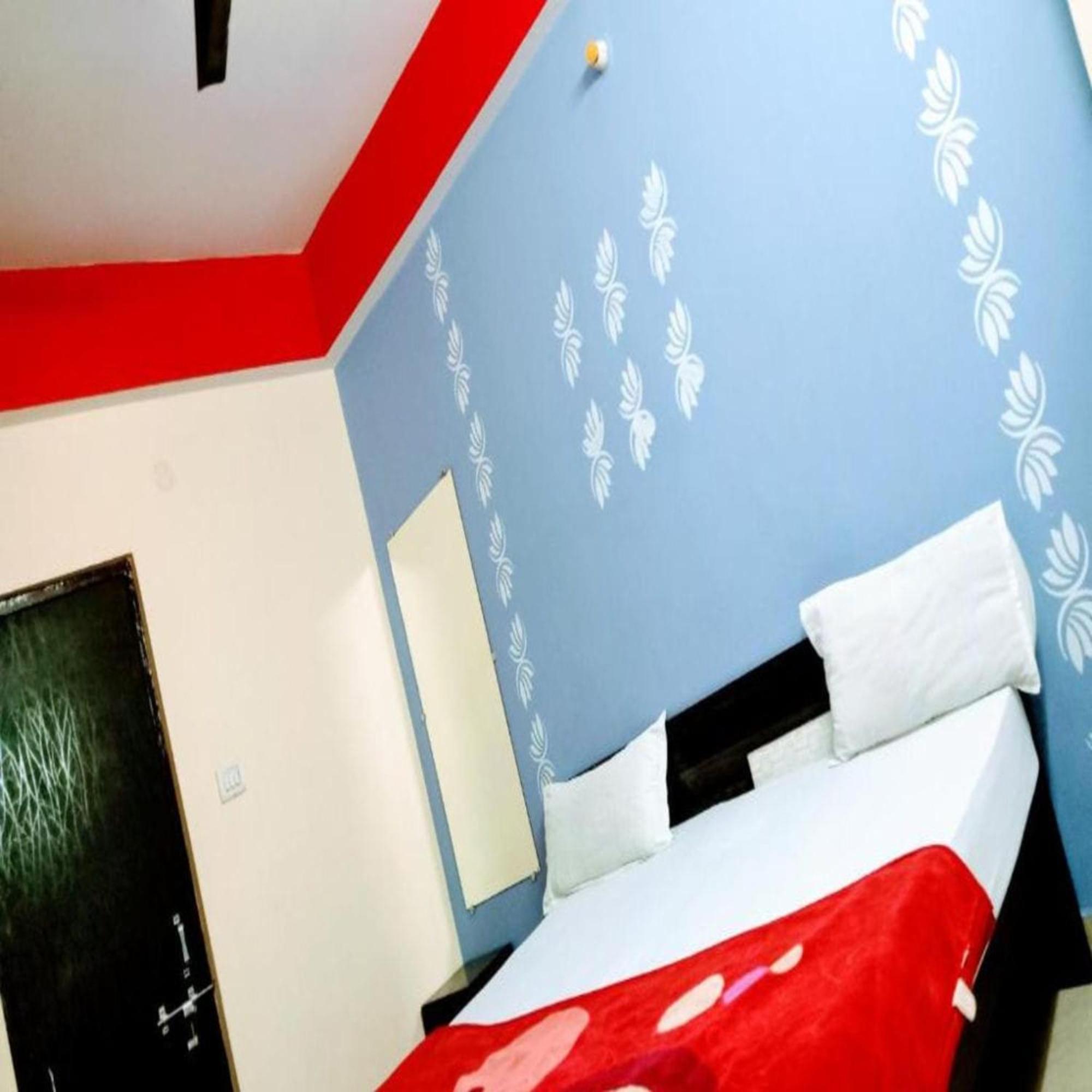 Hotel Shivaayy Banaras Near Kashi Vishwanath Temple Road 2*