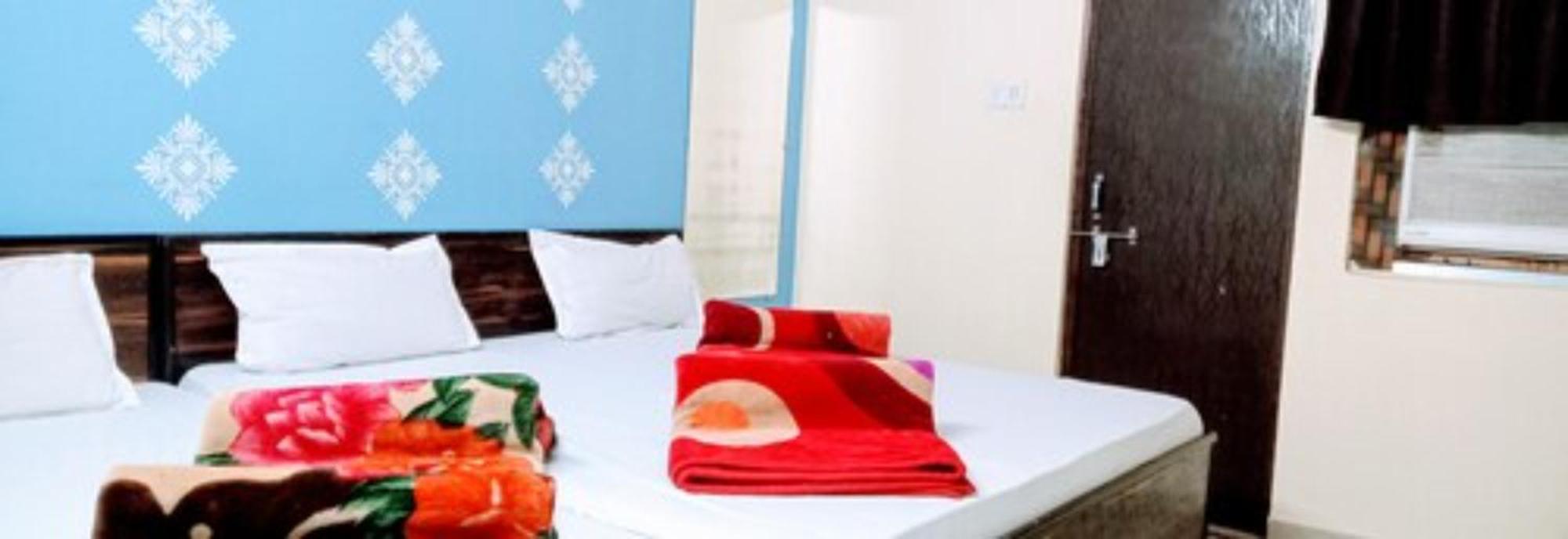 Hotel Shivaayy Banaras Near Kashi Vishwanath Temple Road 2*