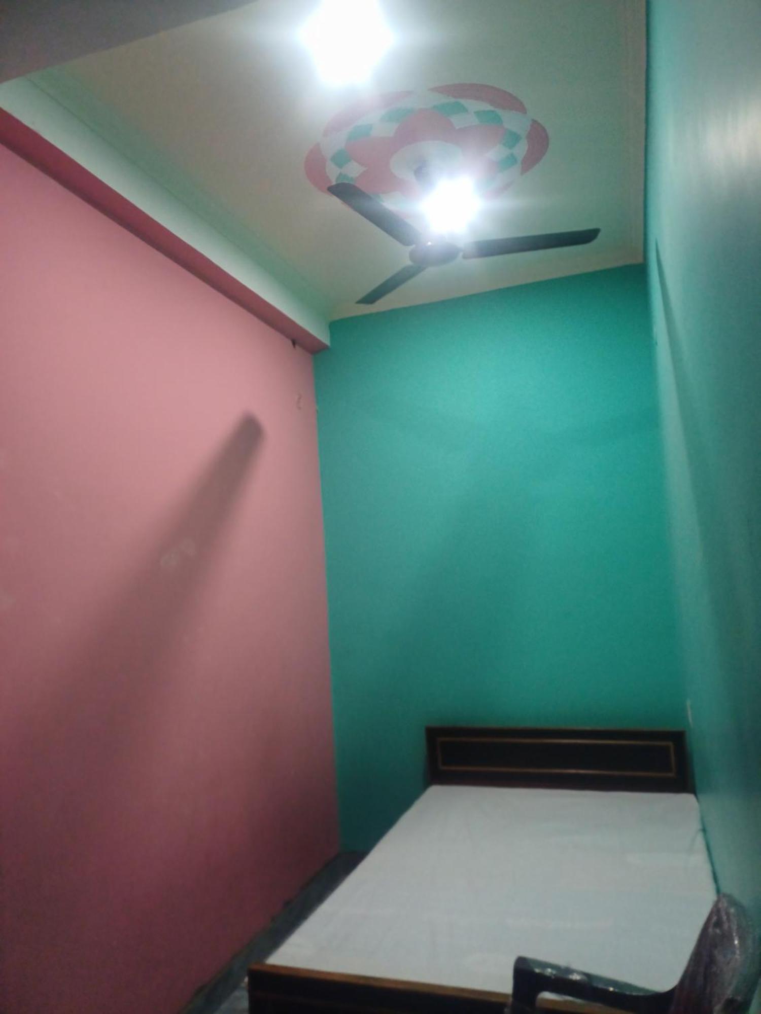 Tridev Paying Guest house Varanasi