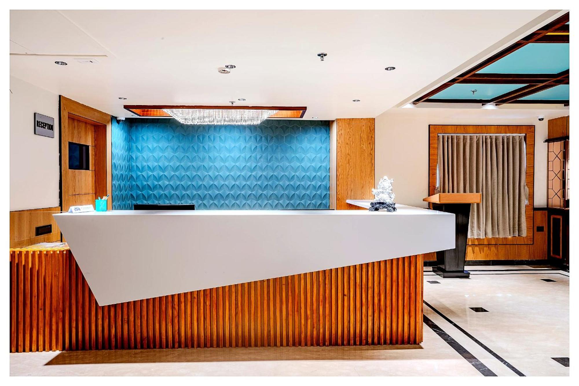 Narayani Near Kashi Vishwanath Temple - Fully Air Conditioned - A Rated In 4*