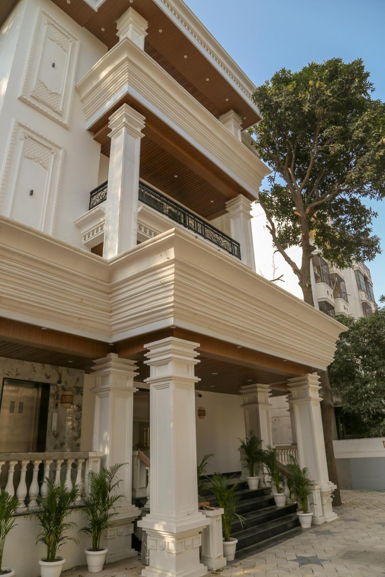 Four Leaf Arjuna Manor,