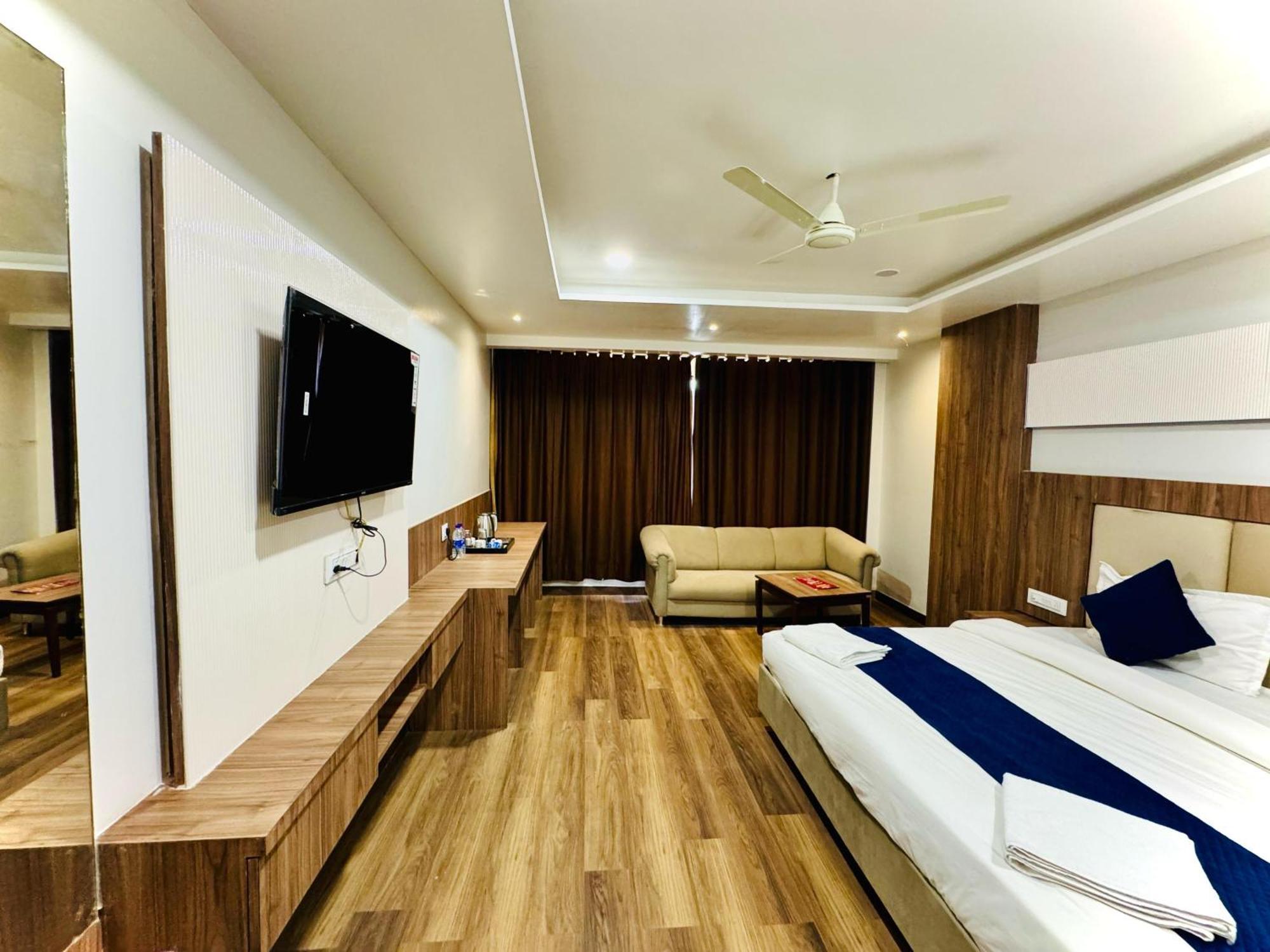 Hotel Grand Continental 3*