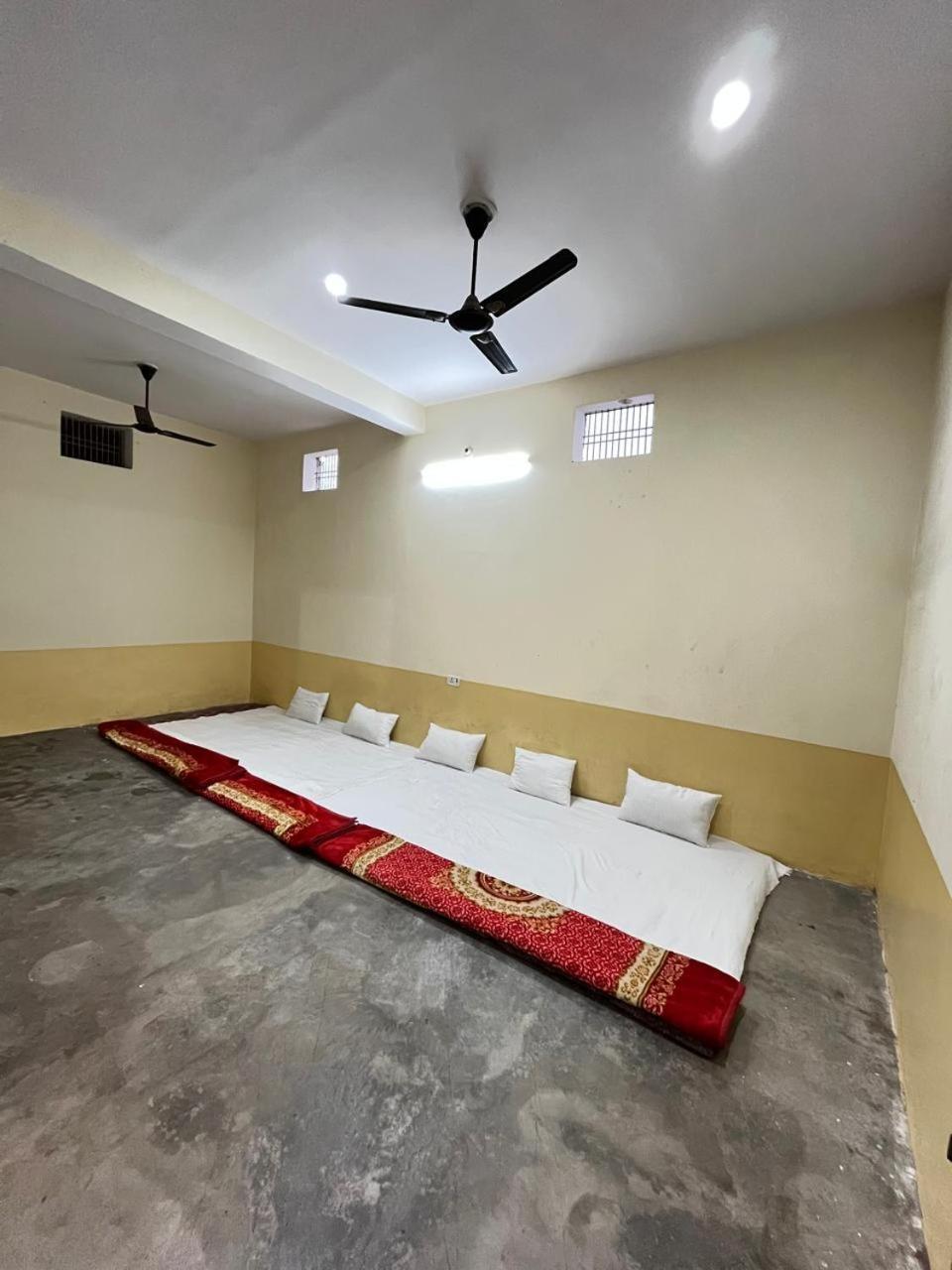 Jivbodh And Banquets Hotel Varanasi