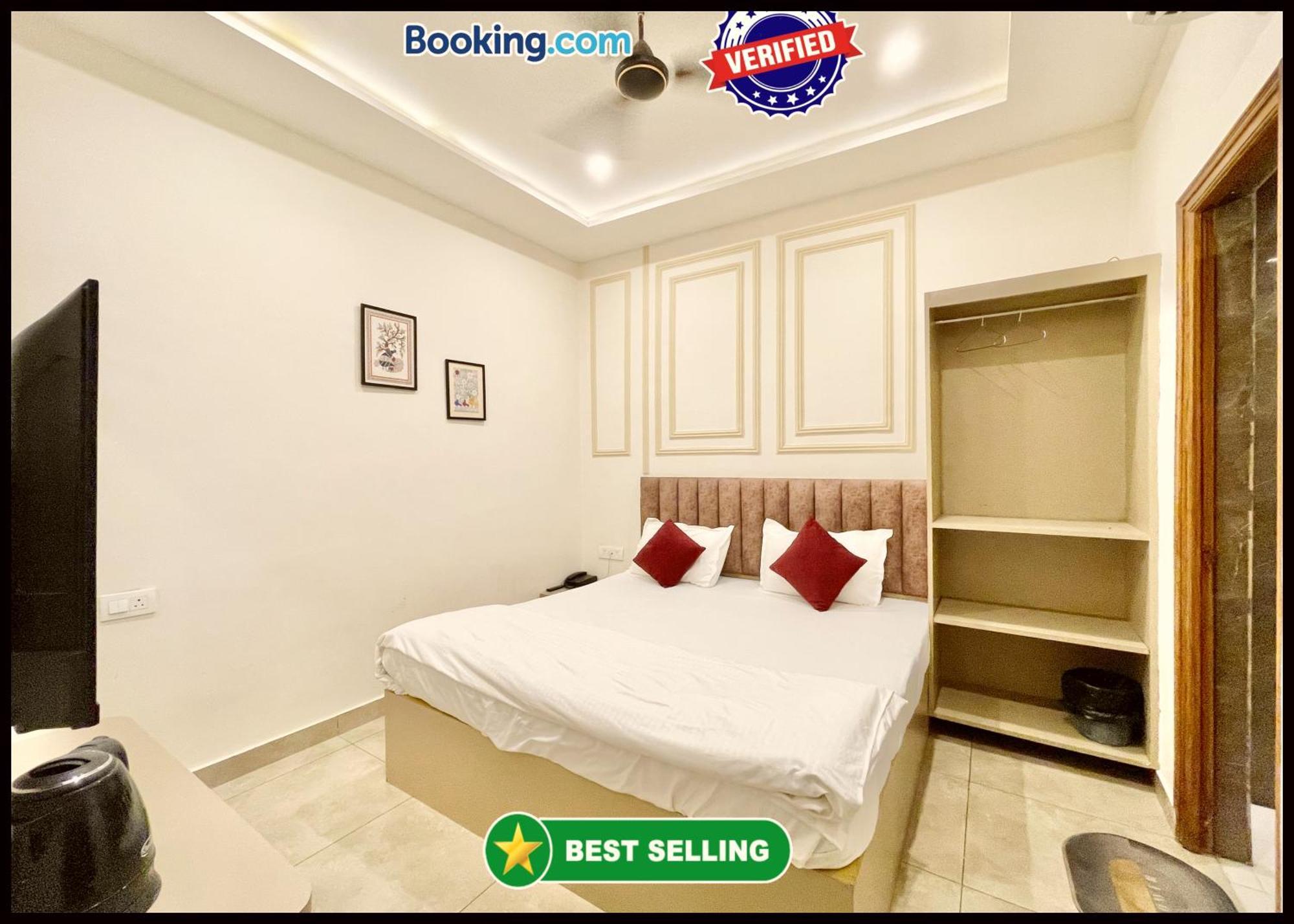 Shree ! Madhav Palace Near Kashi Vishwanath Temple - Fully Air Conditioning - In Hotel