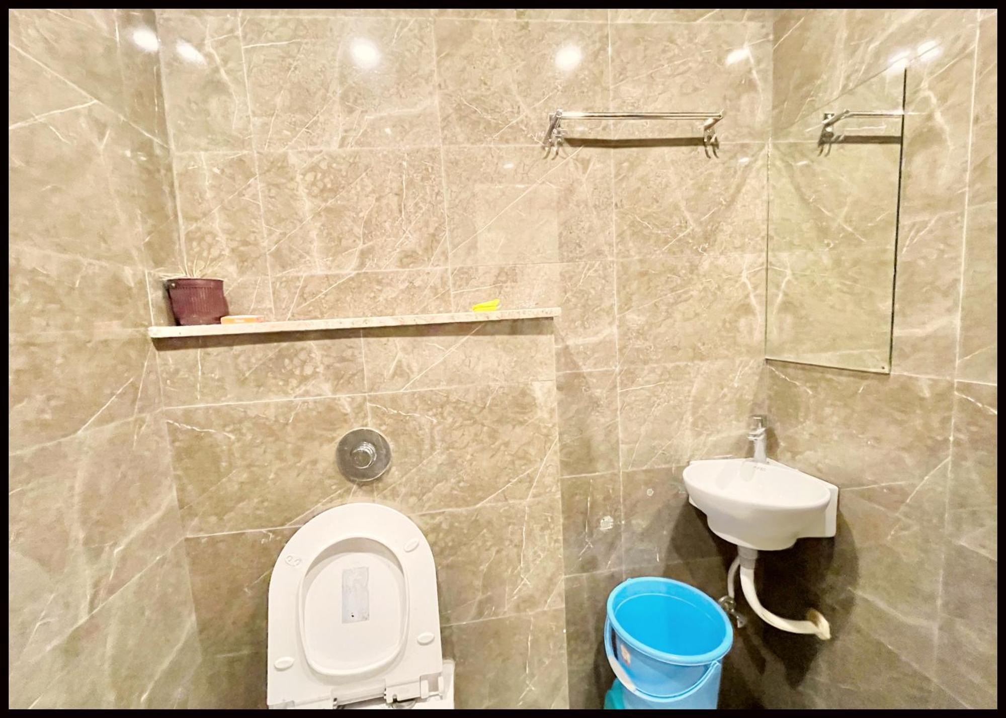 Hotel Shree ! Madhav Palace Near Kashi Vishwanath Temple - Fully Air Conditioning - In