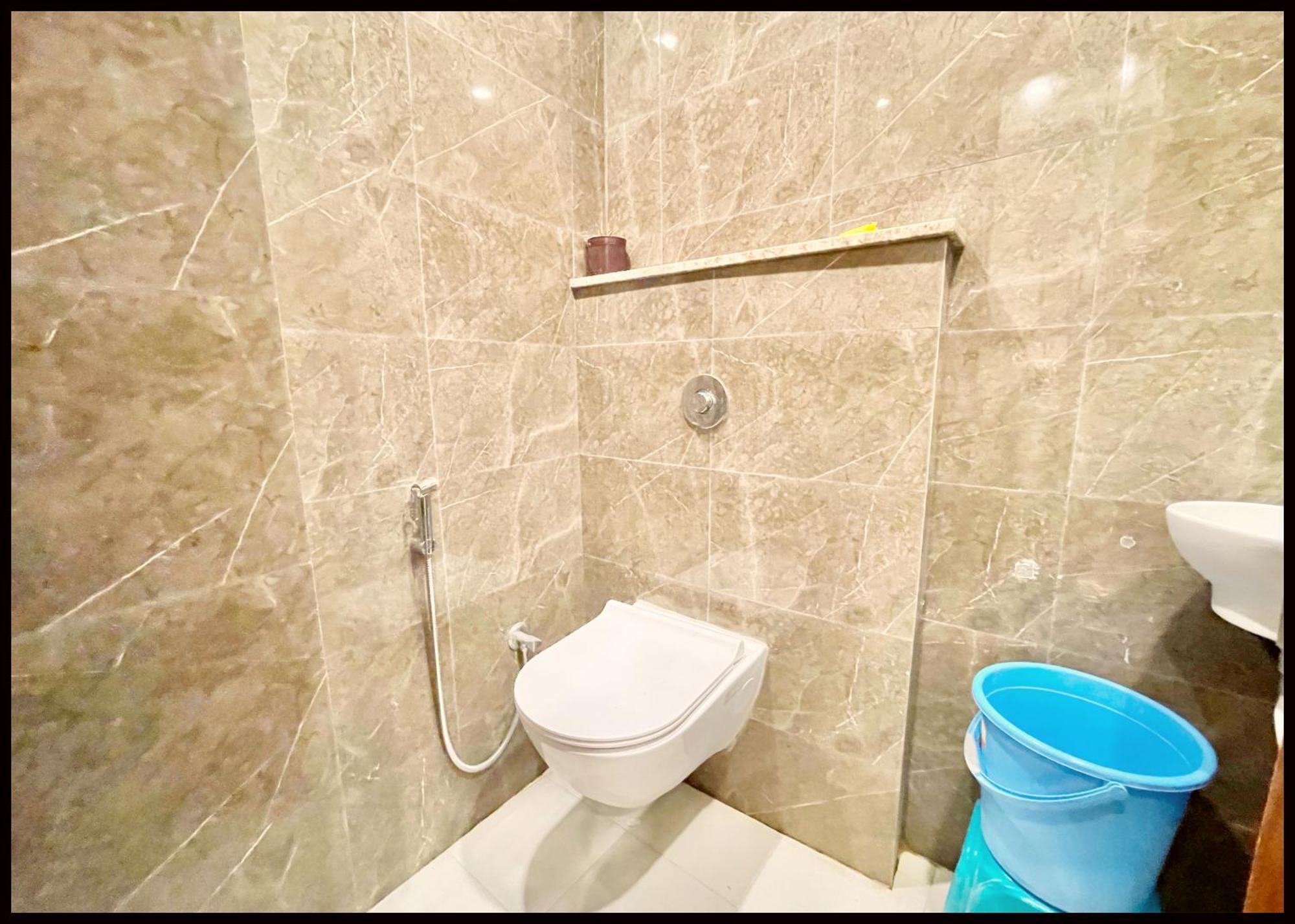 Hotel Shree ! Madhav Palace Near Kashi Vishwanath Temple - Fully Air Conditioning - In