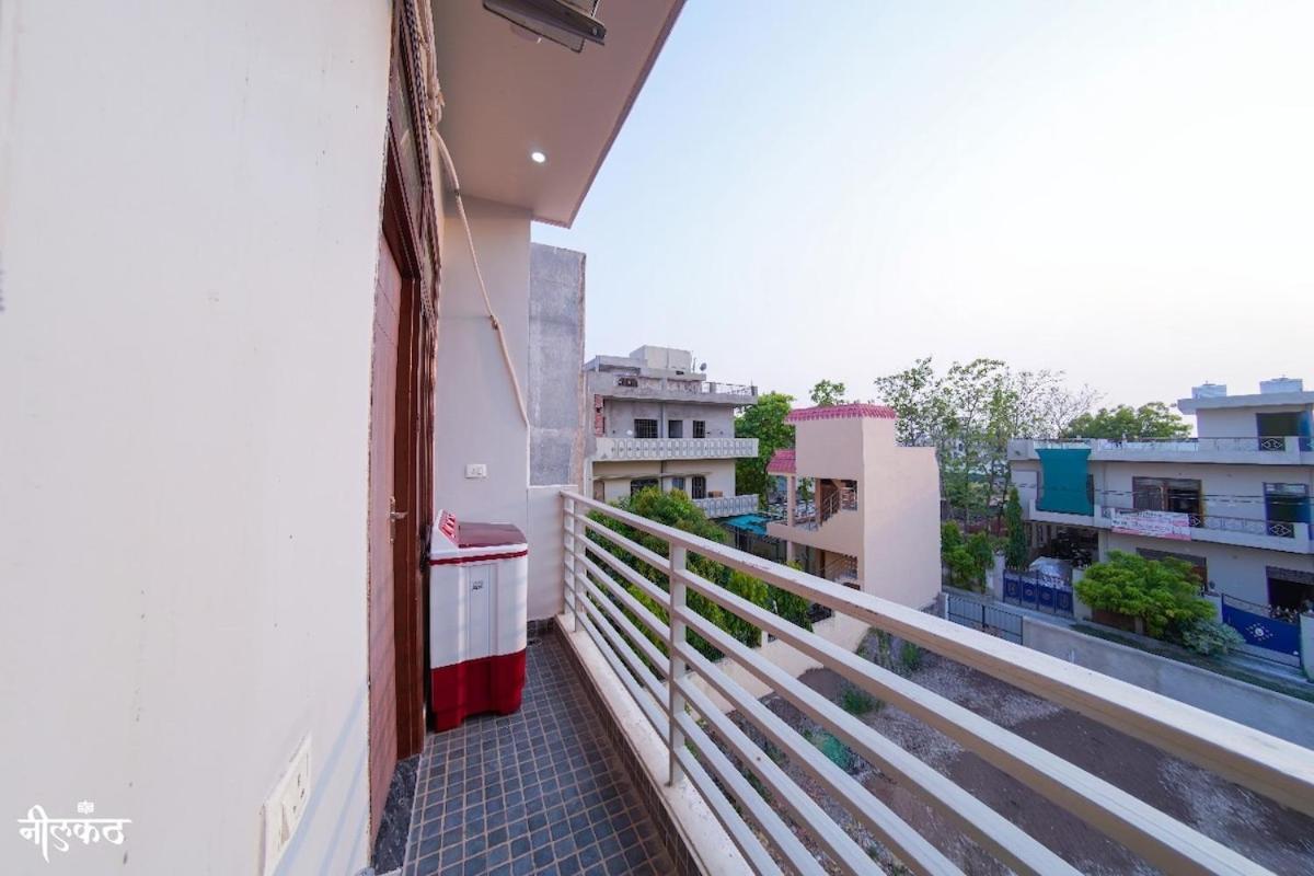 Neelkanth - 2-bhk Flat Near Bhu Apartment
