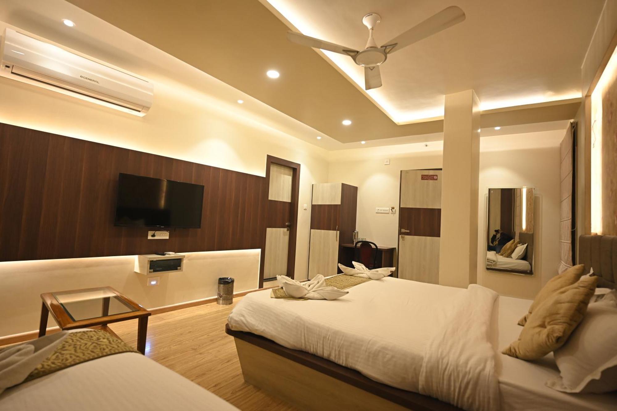 Saffron Hotel 3*