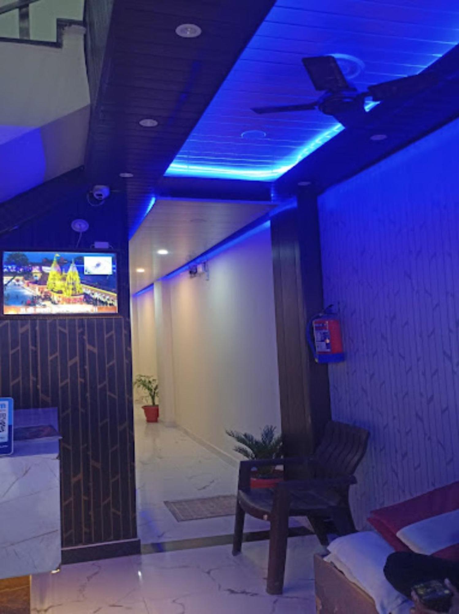 Hotel Varanasi Hotel #Mahadev # Inn # -Near Kashi Vishwanath Temple And Ganga Arti Ghat #Fully Air Conditioning #Free Wi-Fi #Parking #Best Hotel In Varanasi #Prime Location - Book Now 4*