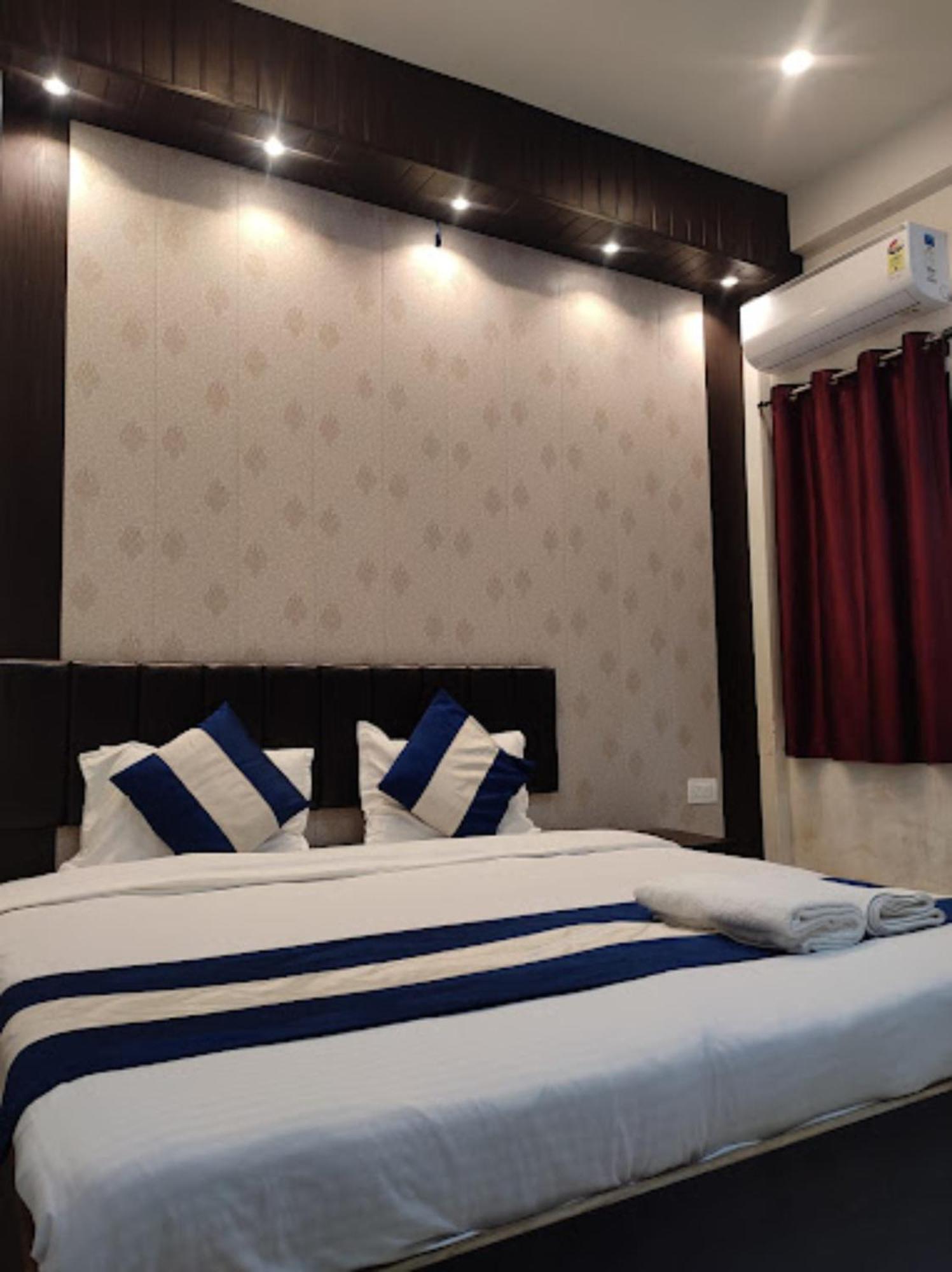 Varanasi Hotel #Mahadev # Inn # -Near Kashi Vishwanath Temple And Ganga Arti Ghat #Fully Air Conditioning #Free Wi-Fi #Parking #Best Hotel In Varanasi #Prime Location - Book Now 4*